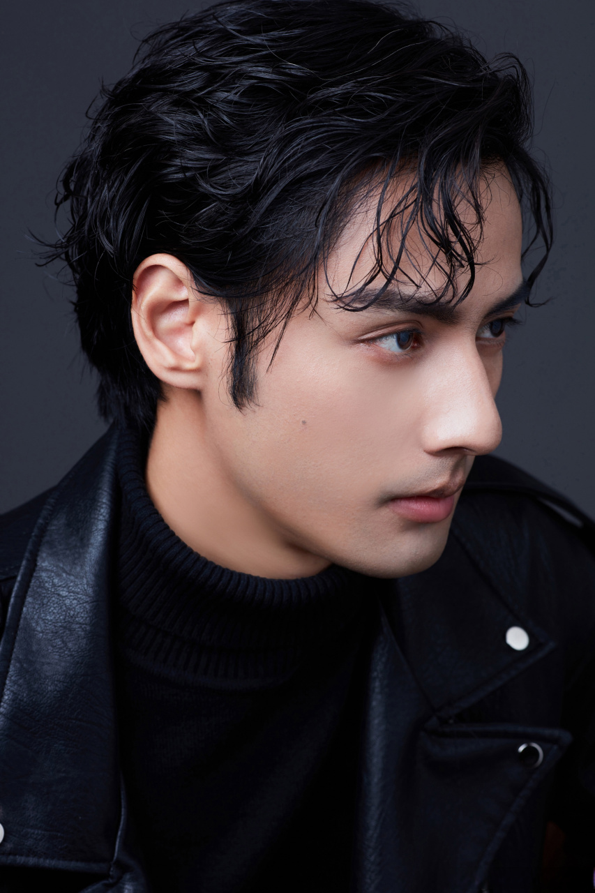 潘子剑# 四月报道:努力搬砖(拍戏)中90