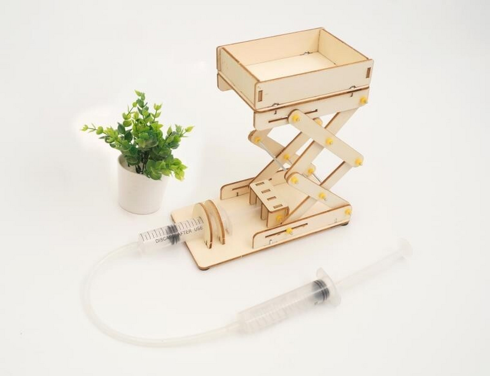 科技小制作,学生手工diy液压升降台 液压升降台是由底座,注射器,连通