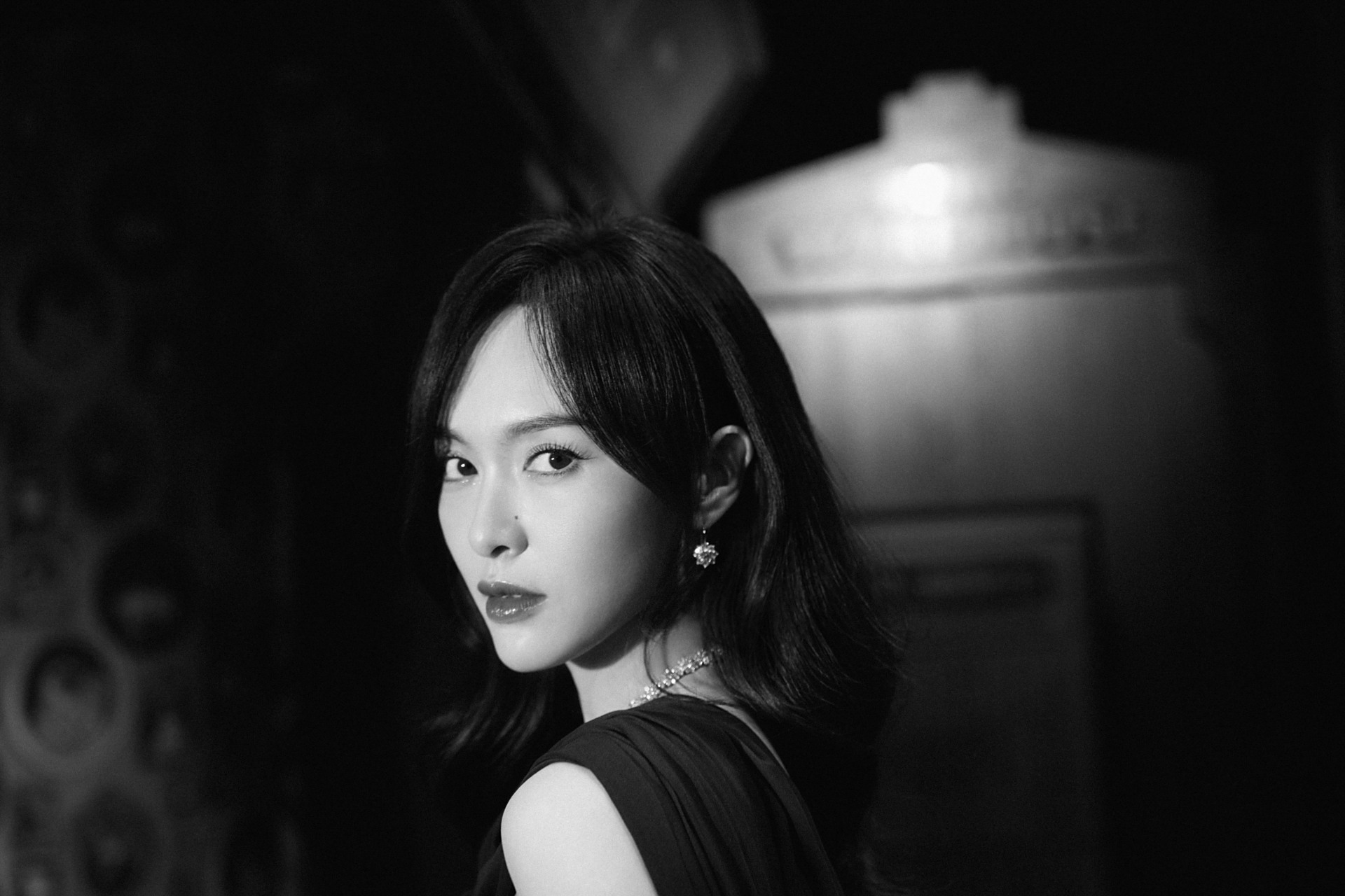 唐嫣超话  触碰时光印记,探寻复古格调.