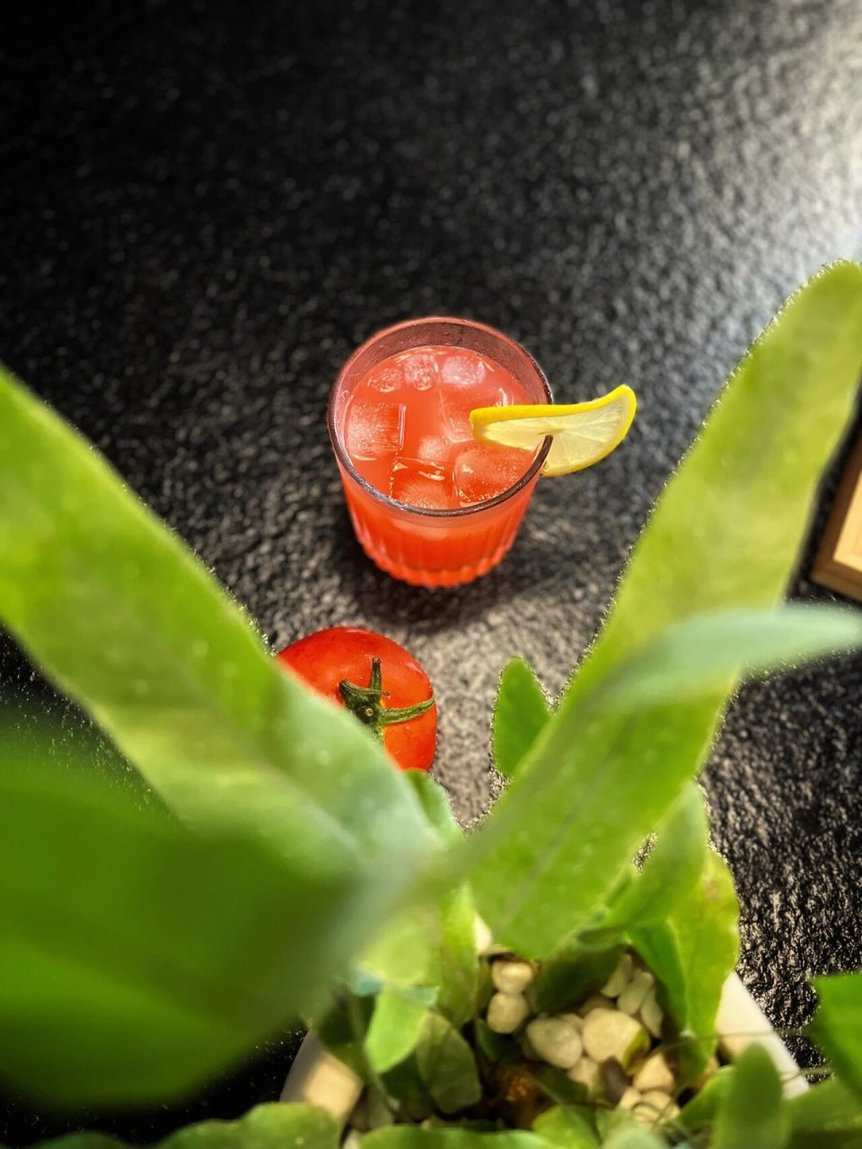 龙舌兰日落93是以龙舌兰为基酒,龙舌兰酒也是"特基拉酒",是墨西哥