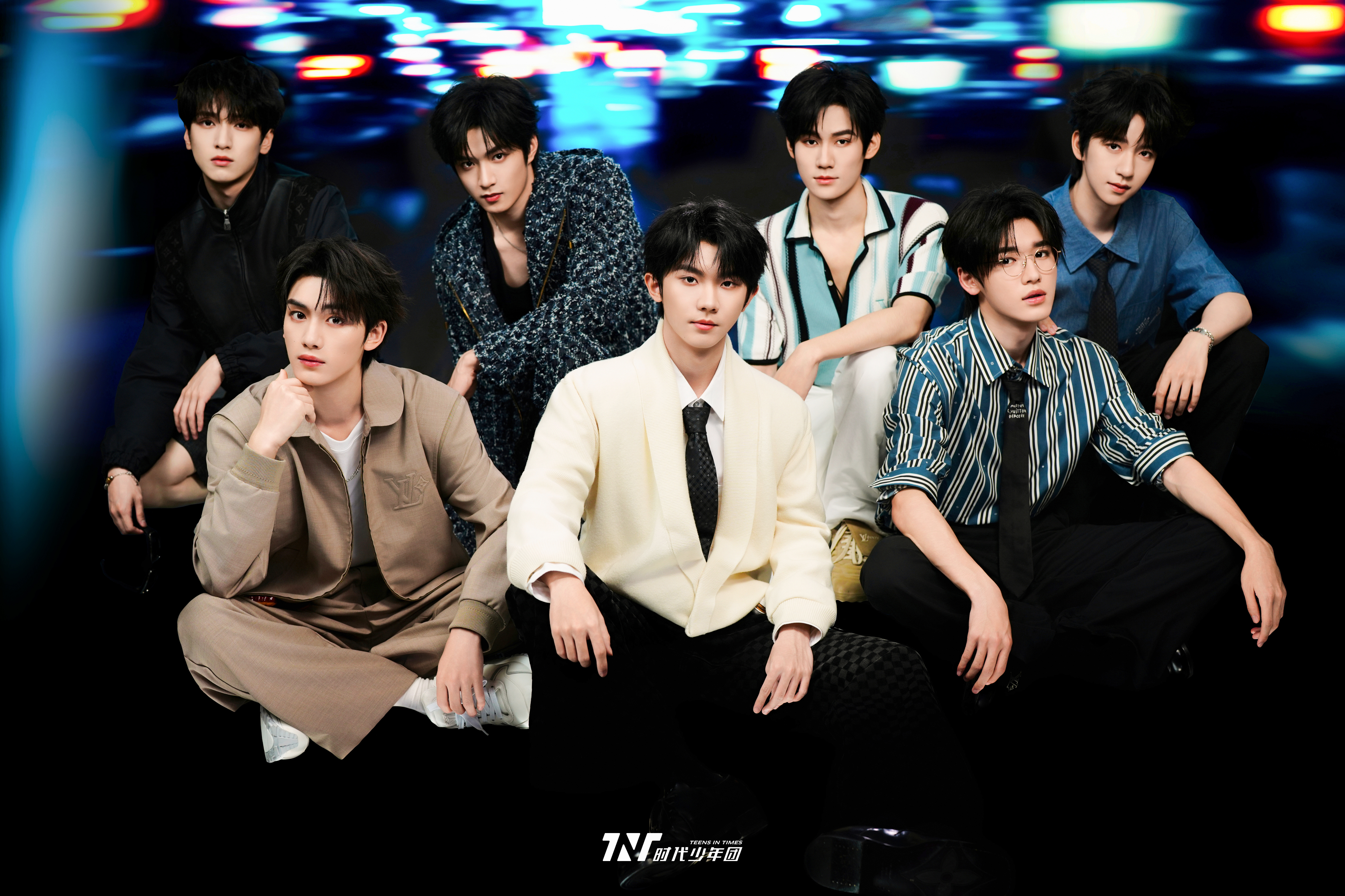 "全世界我最美" 元气舞台待解锁 做自己 你有主角的光辉 看东方