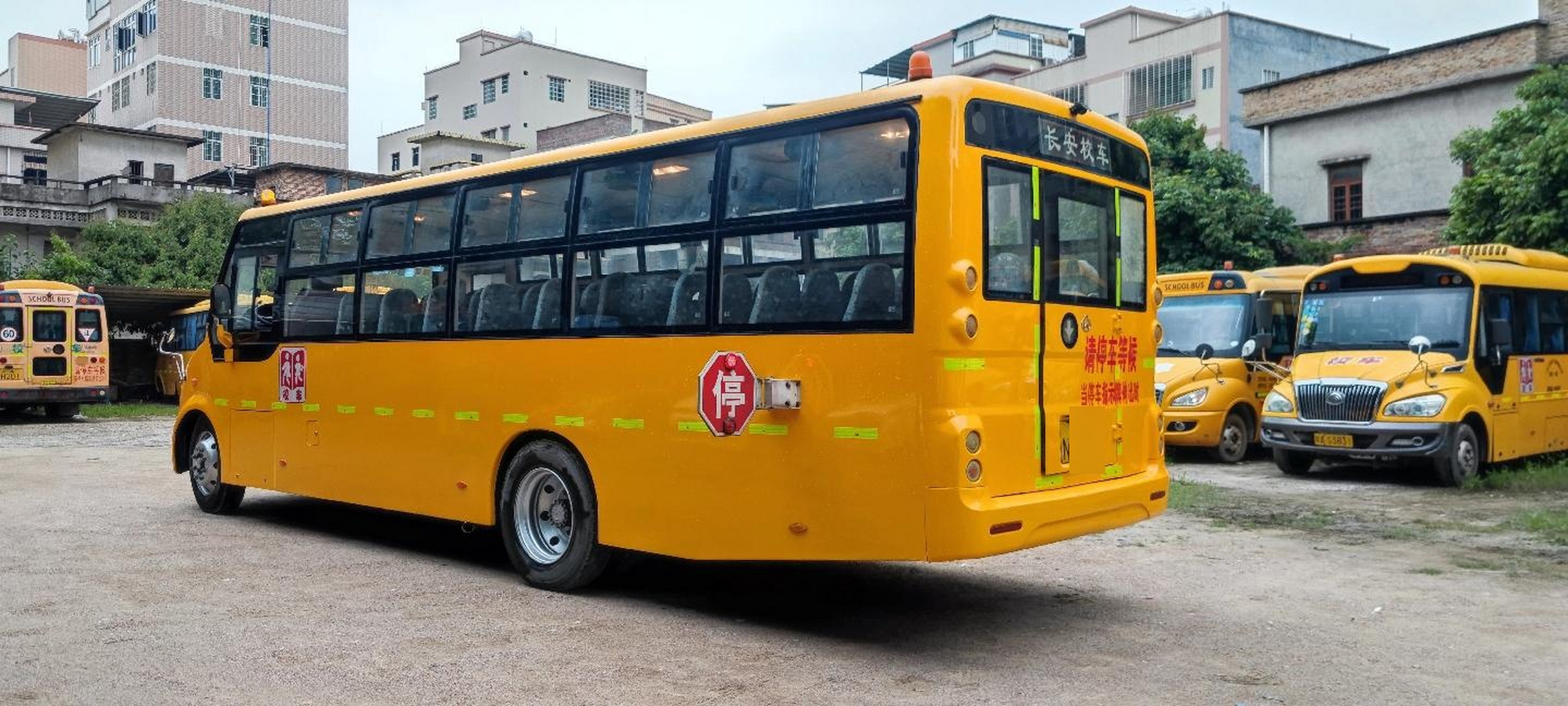 15年长安小学生校车51座 长9.3米 国四排放 柴油版更省油 精品车况