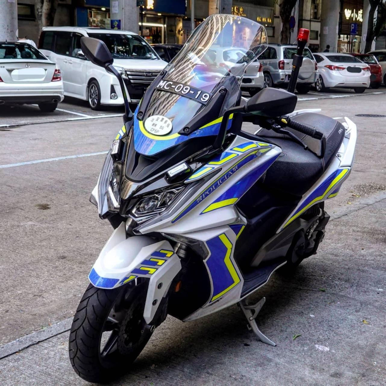 澳门交通警察机动队的光阳ak550踏板摩托车 踏板 光阳 光阳ak550