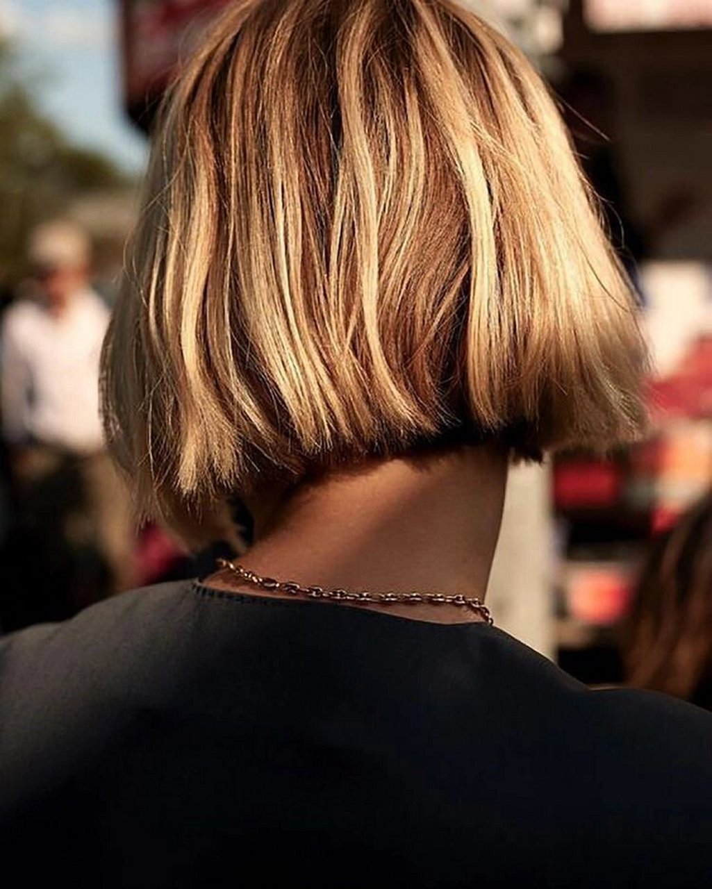 一刀切女生短发 背影就这么美 78 剪短发的女生有一种特别的气质