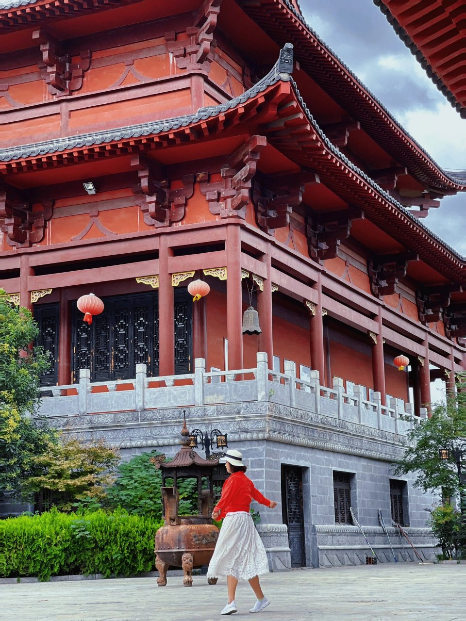 六安昭庆寺始建于唐贞观年间,系唐太宗李世民敕建的皇家 "四大昭庆