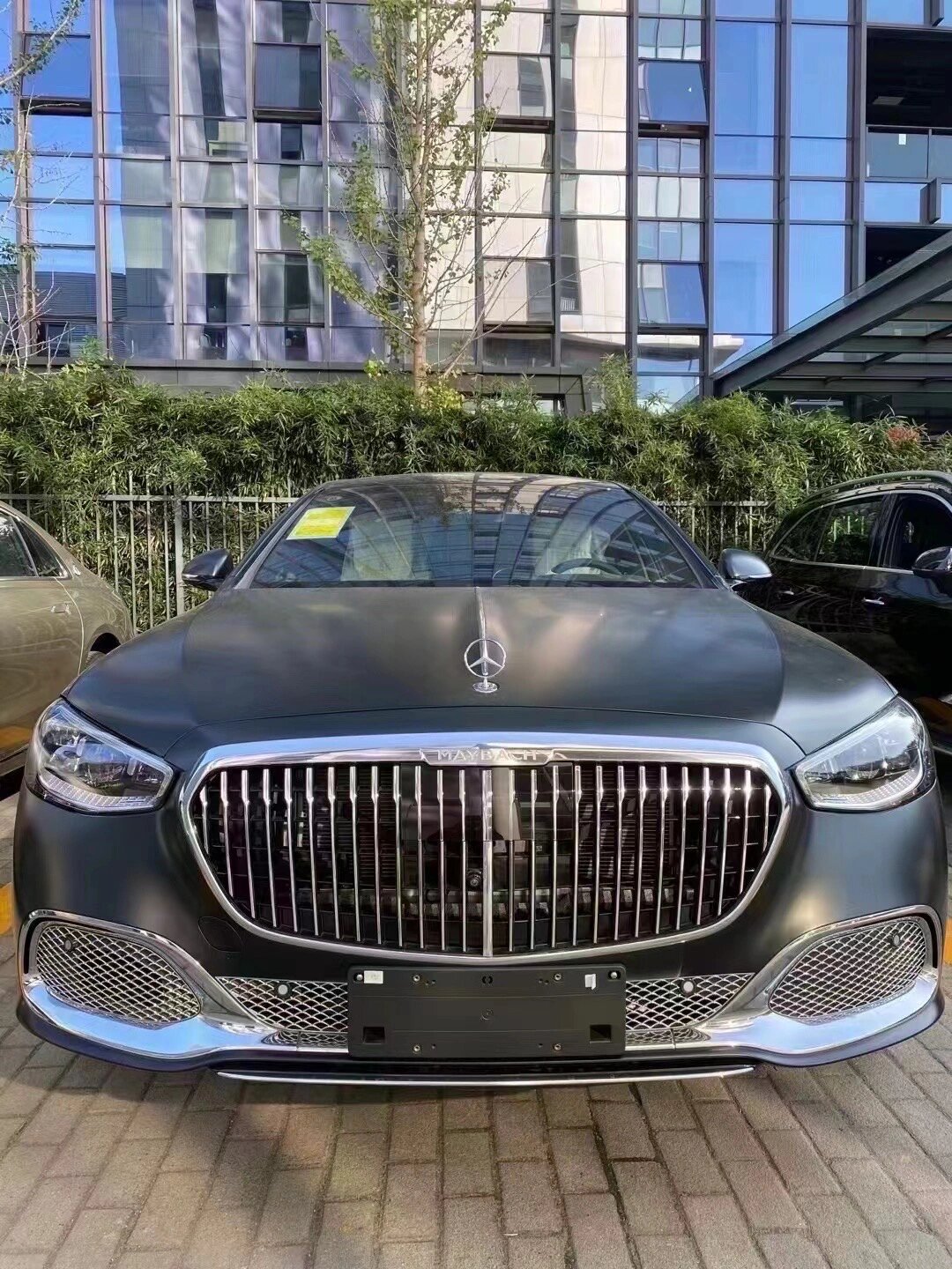 迈巴赫s680,6.0t,12缸,指导价354.1万元.