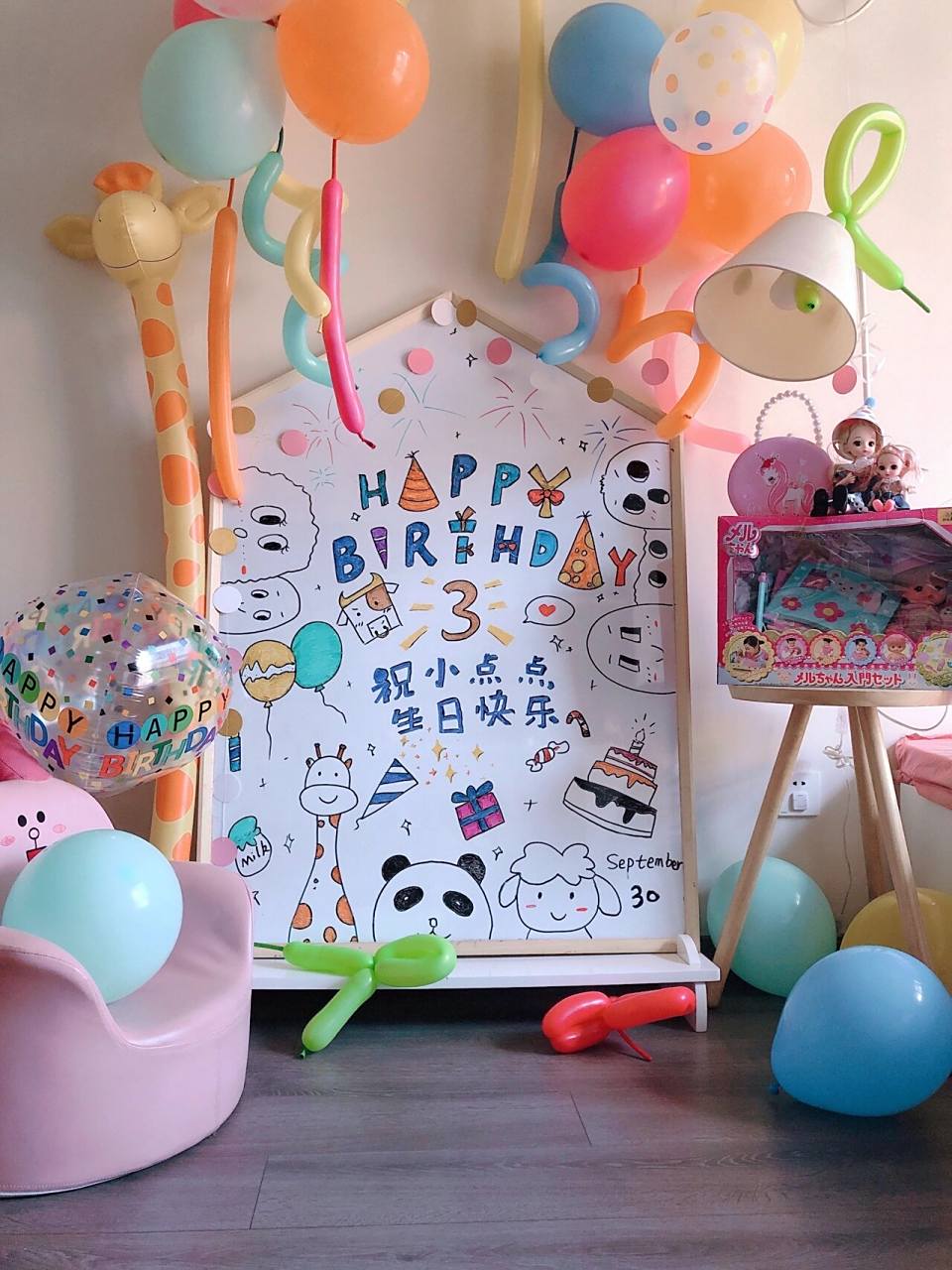 生日白板画文案 发一个库存,宝宝3岁生日的时候给她安排的.手绘生日画