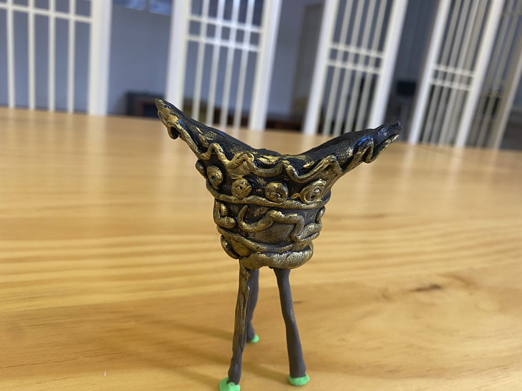 超轻黏土 | 青铜器 大的器物用塑料杯或者没用的铁盒为基础,裹上黏土