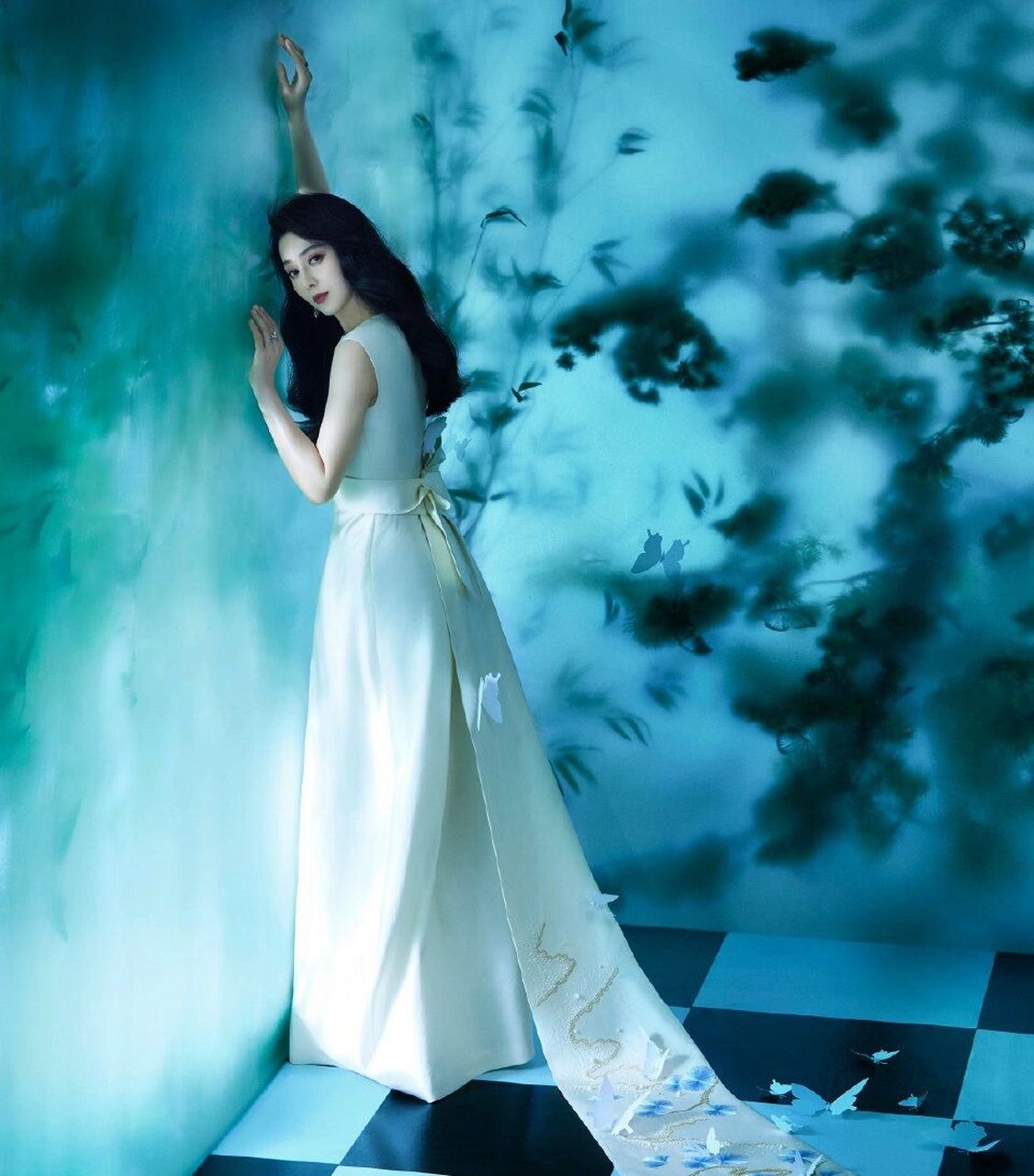 再次被范冰冰的美震惊了 仙气脱俗 是仙女本人了,每一帧都是画卷的