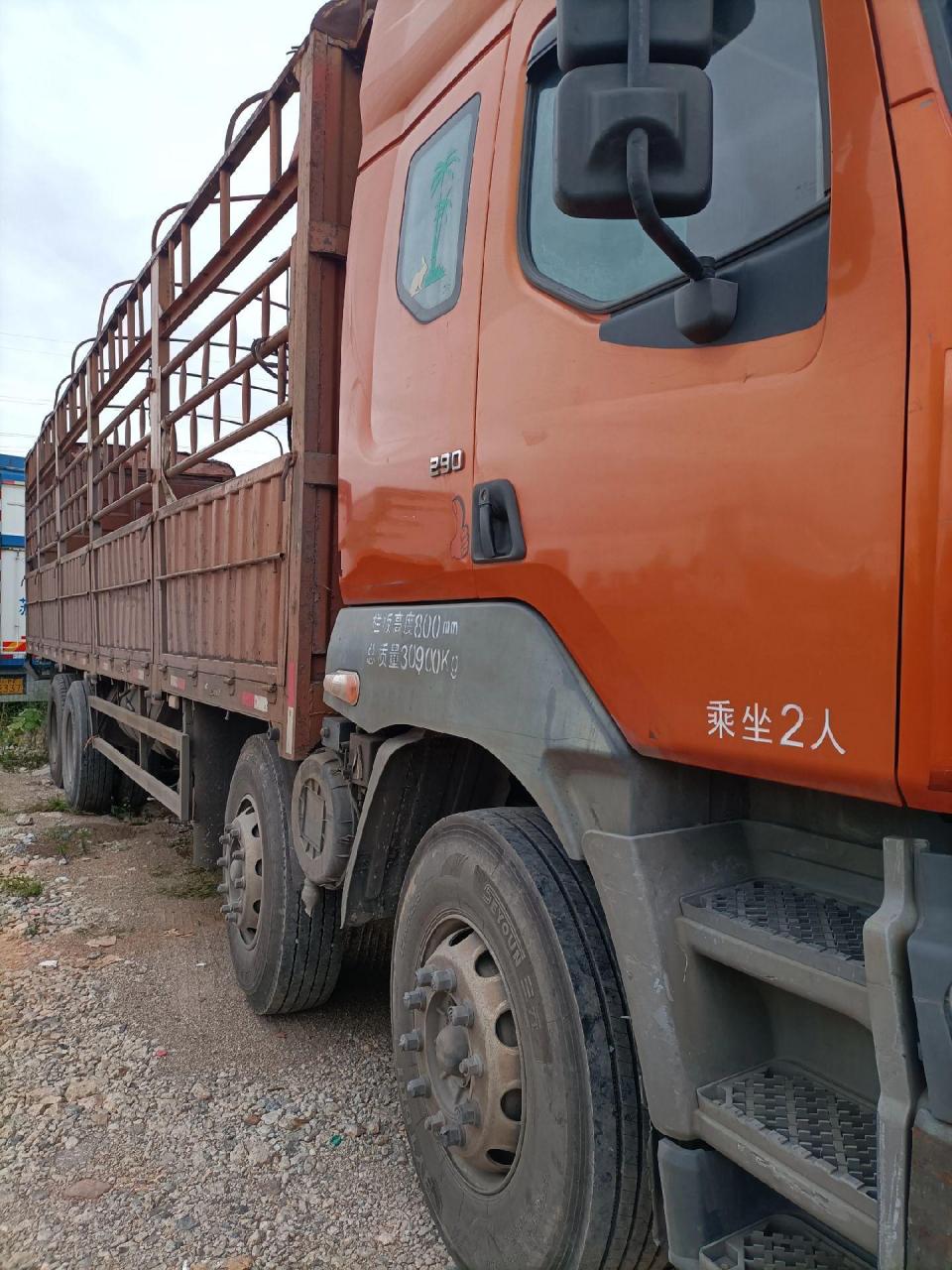 霸龙前四后八高栏货车.14年12月上户,290马力潍柴,9.