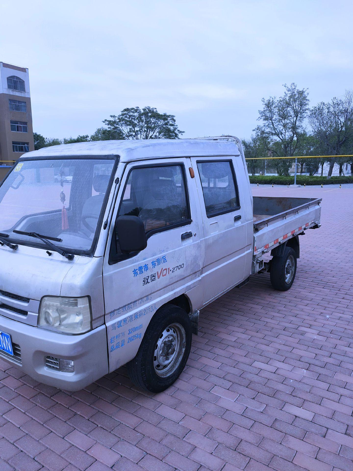 汽油版福田驭菱双排小货车