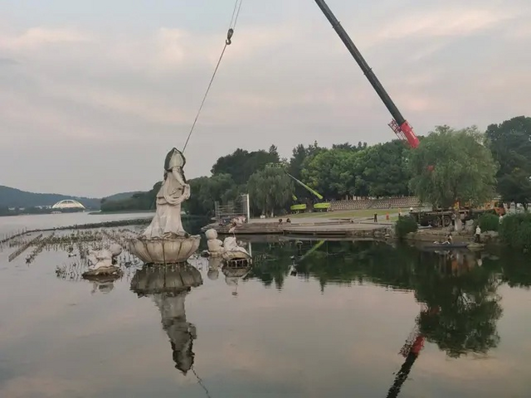 南京#玄武湖荷花仙子雕像更新.