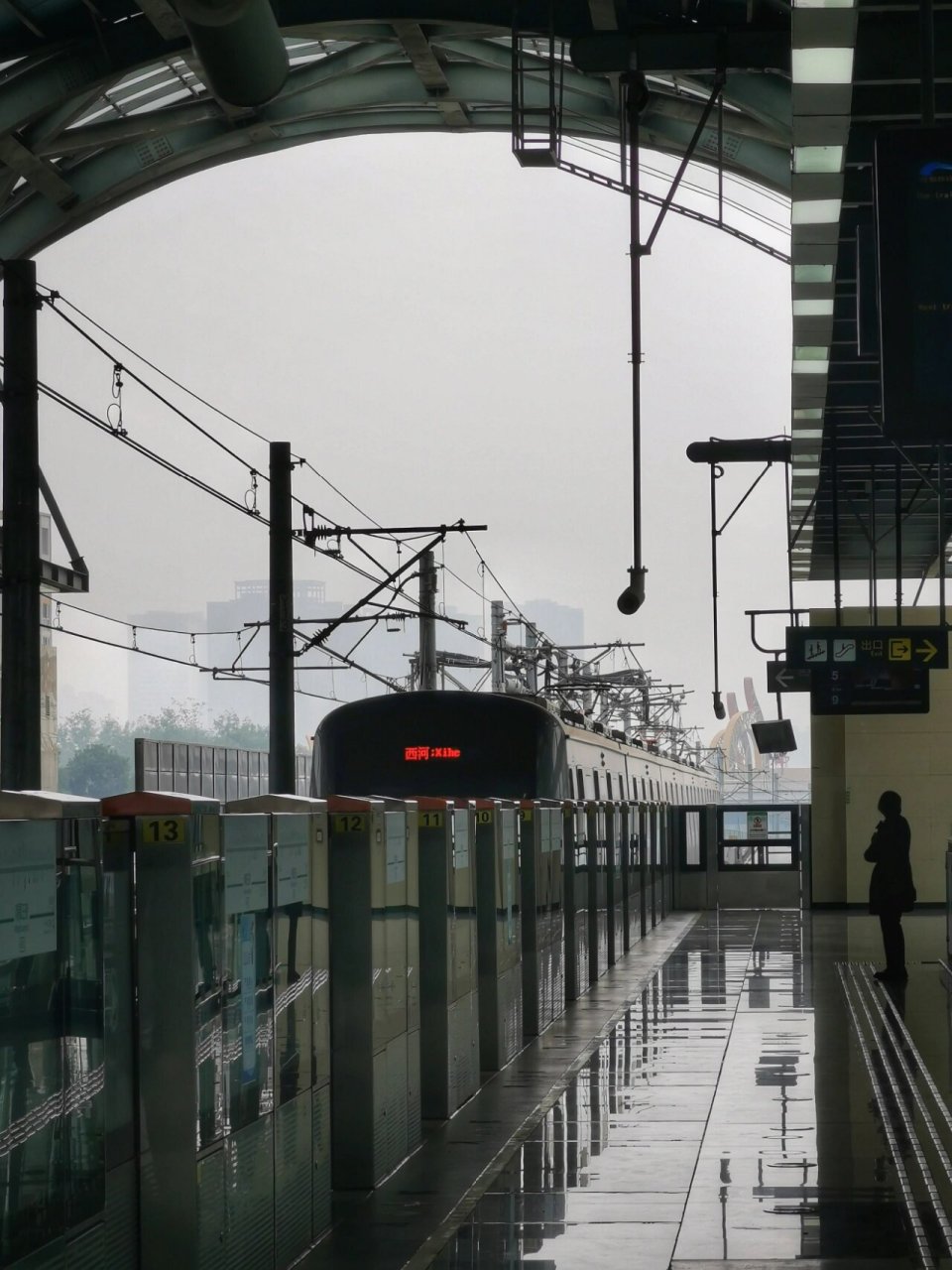 地铁四号线:明蜀王陵站