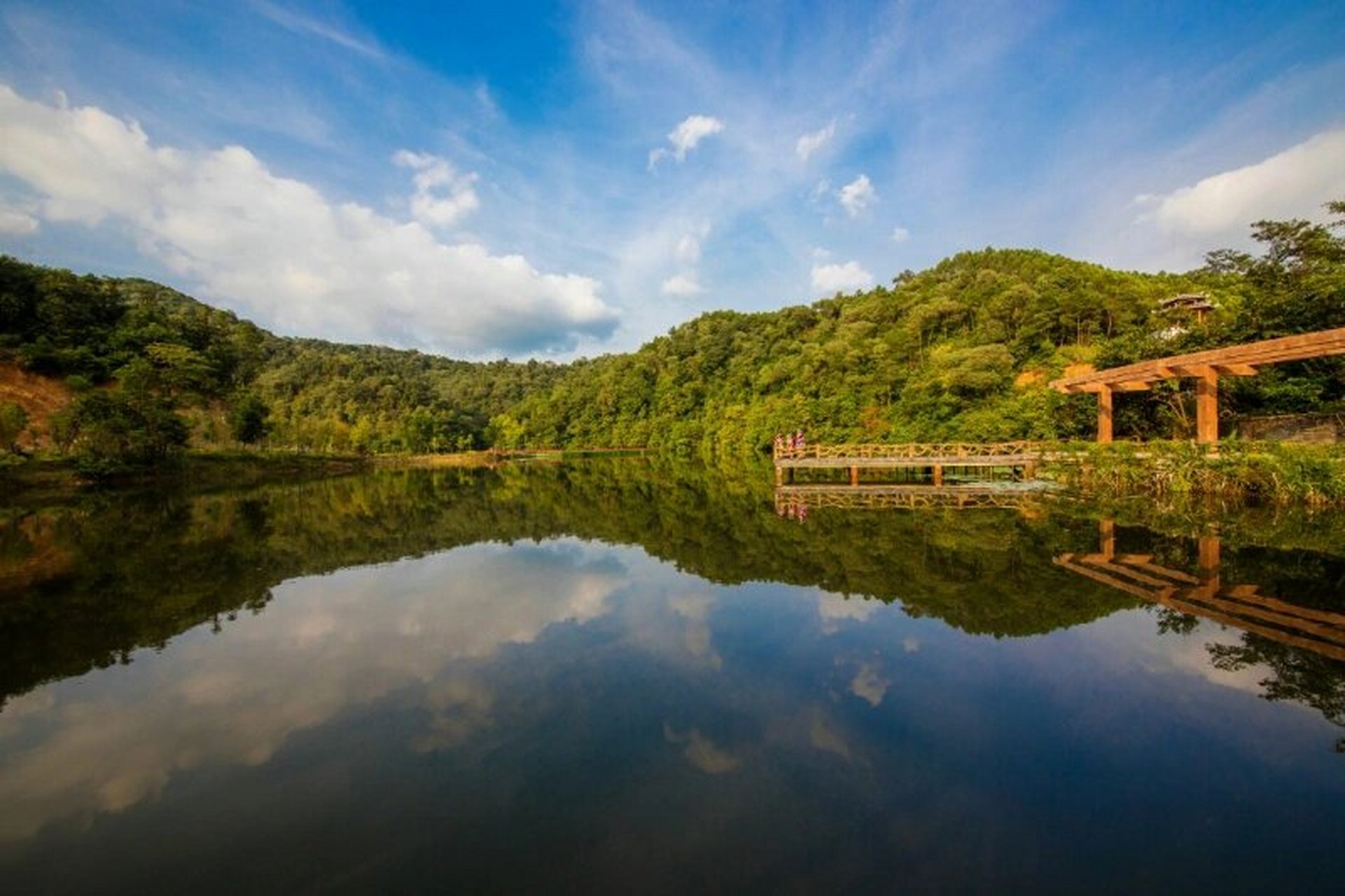 广西龙门水都文化生态旅游景区是国家4a级景区,位于南宁市西乡塘区外