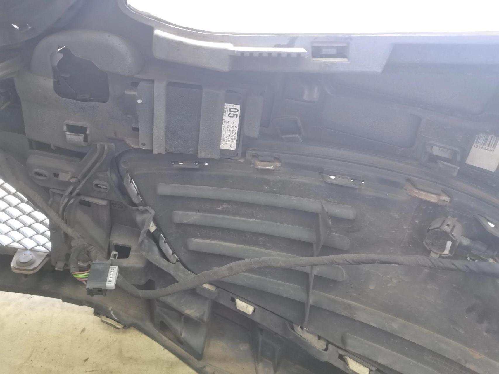 奔驰c260,与防碰撞辅助系统控制单元的通讯存在故障