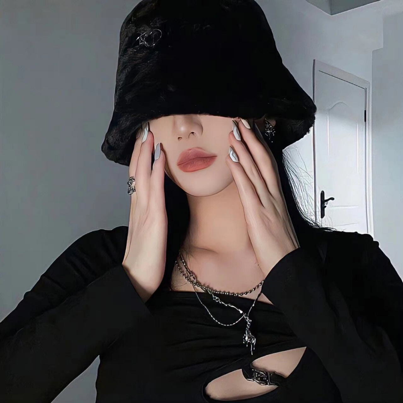 各位小伙伴们,今天我要来分享一波高冷头像女,御姐范,霸气十足的头像