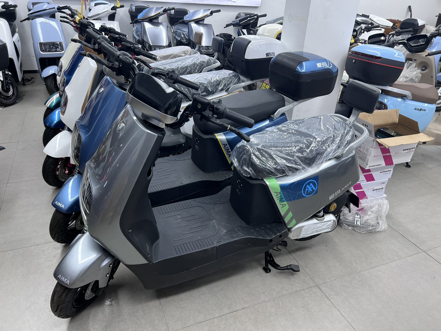 爱玛电动车 72伏前后碟刹 路豪a107 超高配置 带倒车 反充电  续航