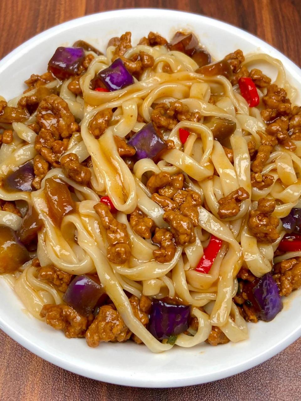 茄子打卤面,香到邻居来敲门!