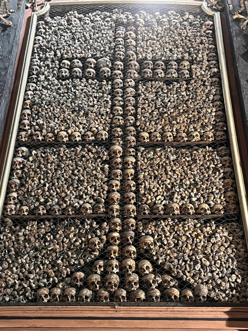 米兰头骨教堂 - 圣贝纳迪诺骸骨教堂 第一次见到真实的人骨, 感觉还挺