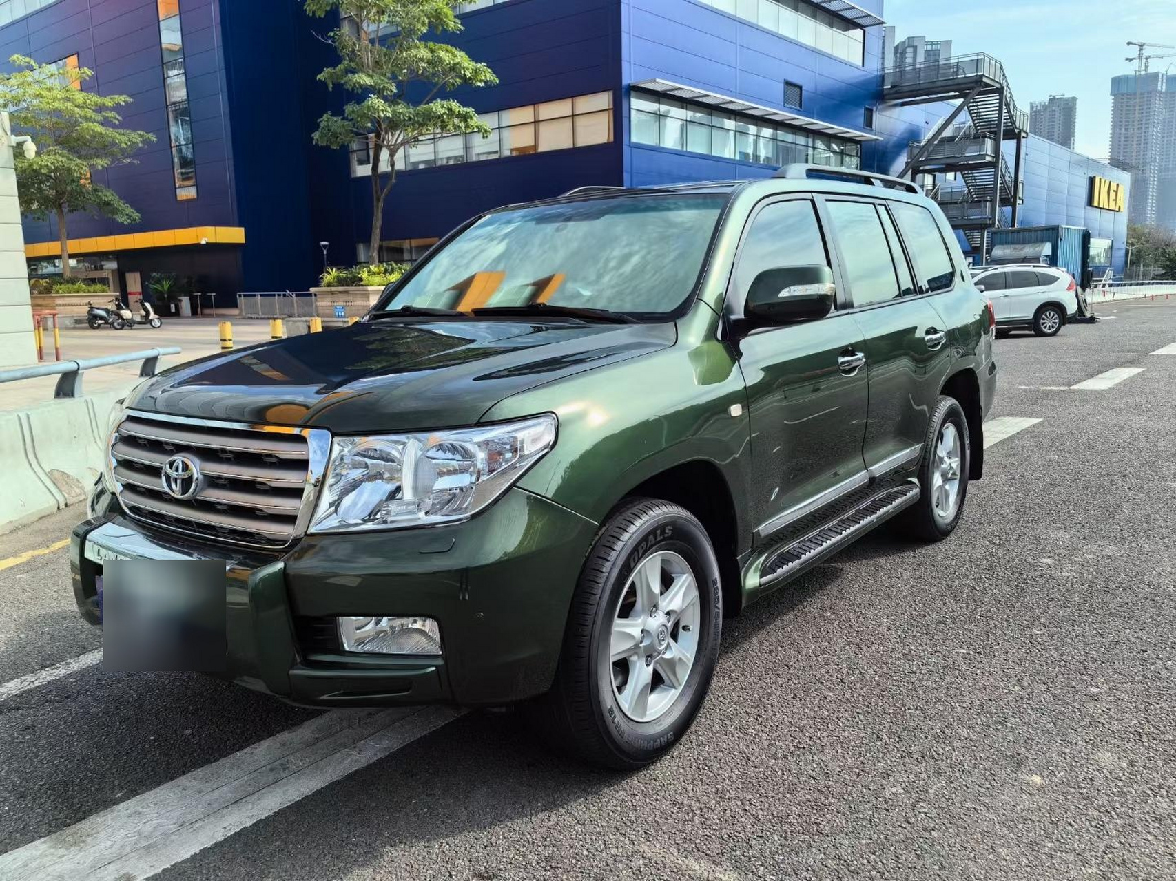 2013年1月中东版丰田陆地巡洋舰lc200纯硬派越野车4700v8双备胎!粤户