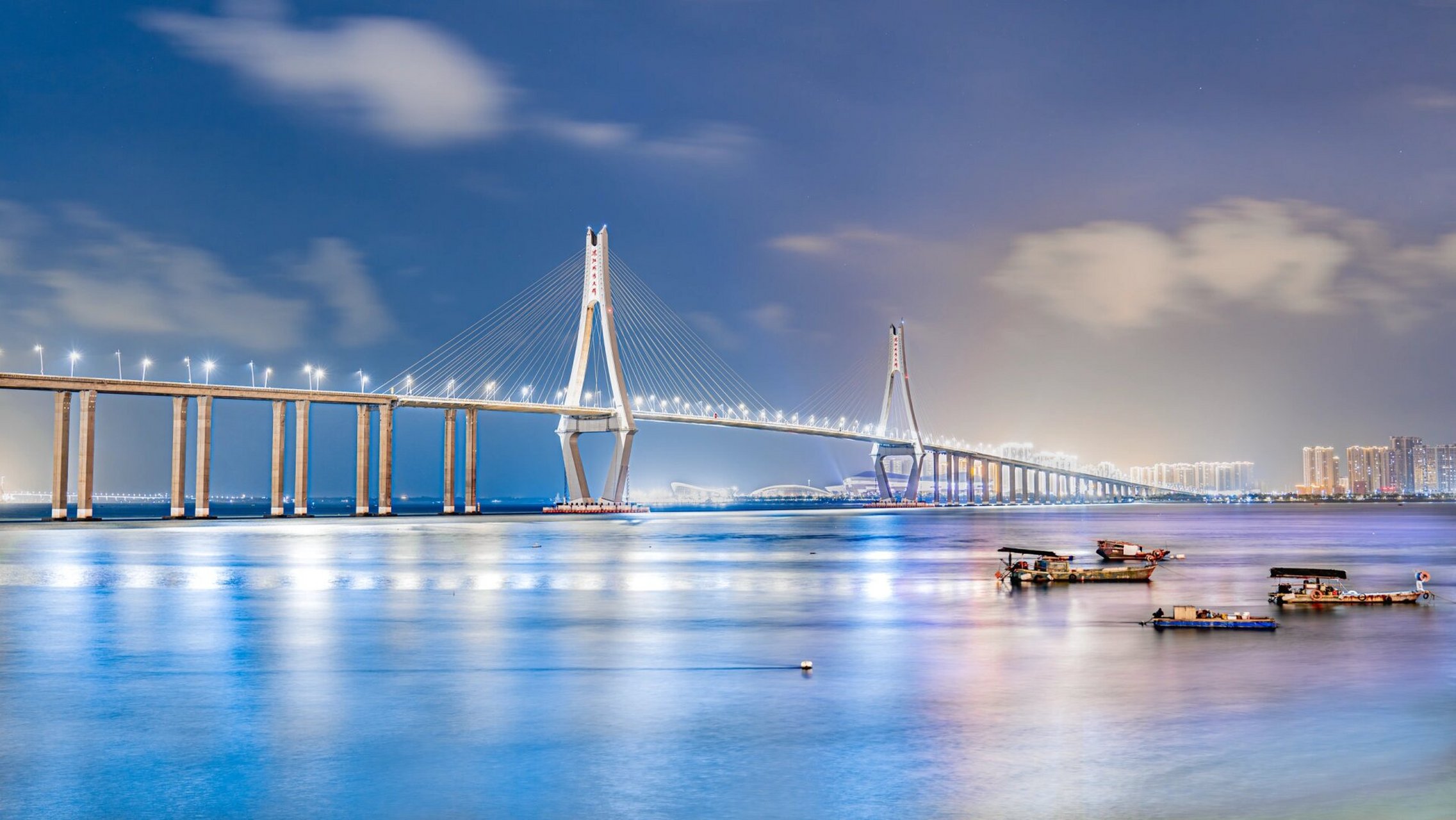 湛江夜景|湛江海湾大桥 2023年10月4日 我在中国大陆的最南端 遇见了,
