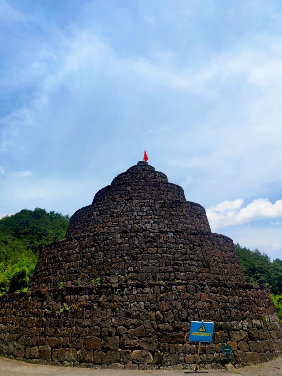 青云古村一棠云艺术谷 宁波市奉化区萧王庙街道有条美丽的溪流,名叫