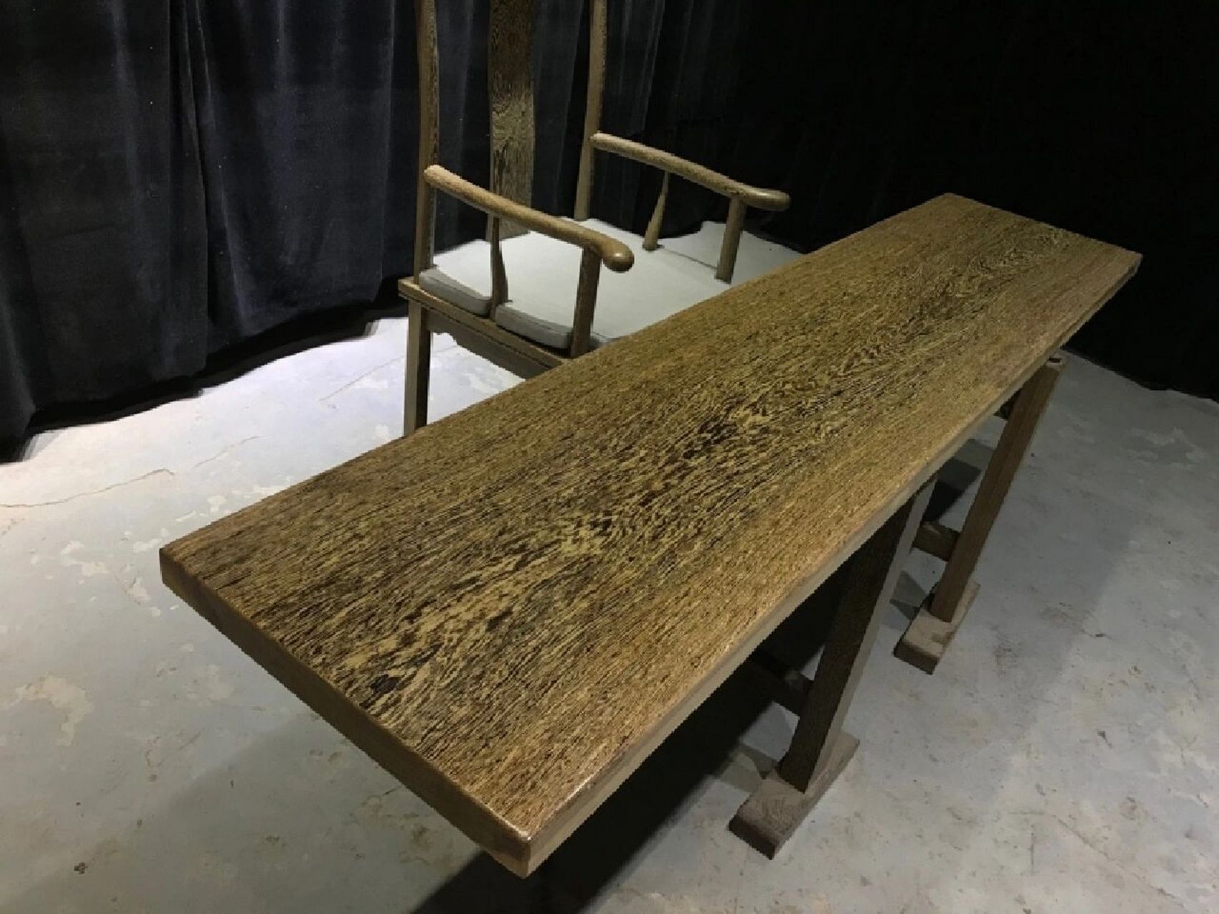 鸡翅木的优缺点 鸡翅木因为有着"禽鸟颈翅"的独特木纹,受到了很多人的