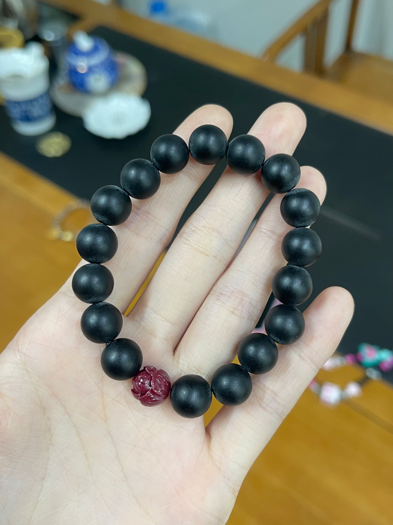 而埋于地下发生脱水矿化生成的化石 长期以来 人们把药珀视为吉祥