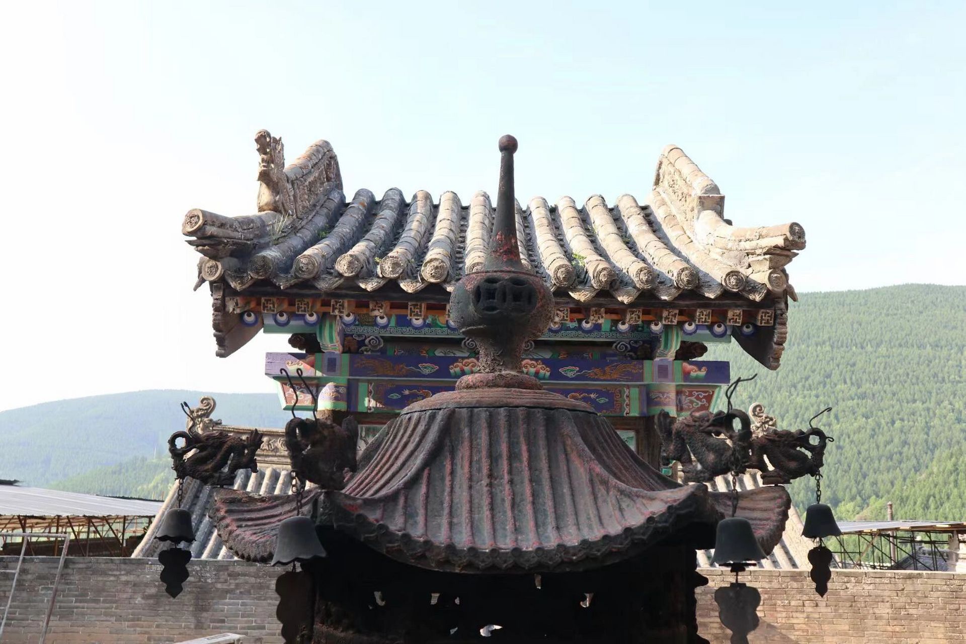 龙泉寺 龙泉市位于山西省忻州市五台山台怀镇南5公里处小车沟村九龙岗