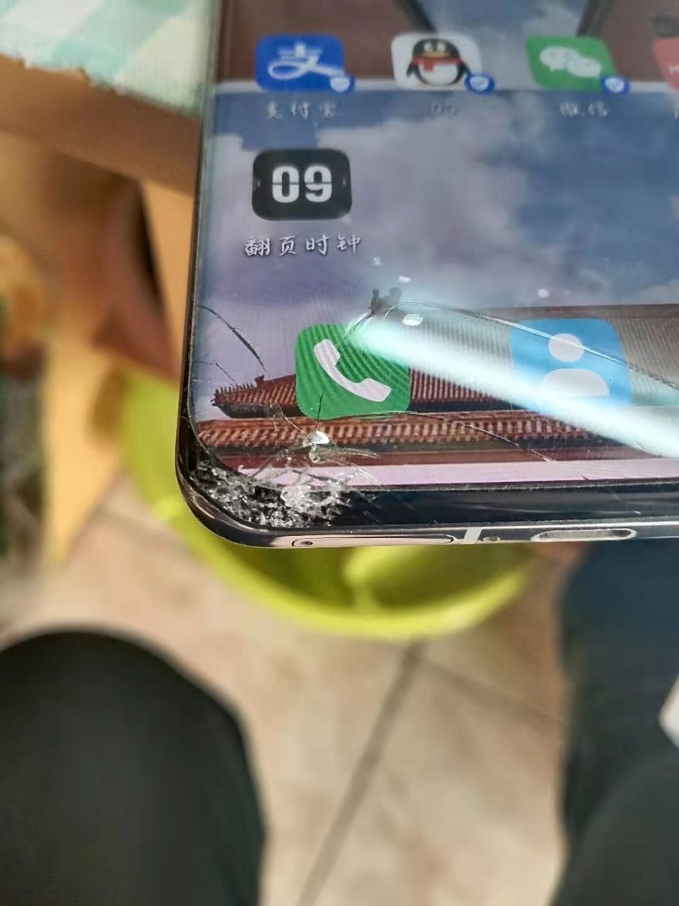手机屏碎了华为p40pro曲屏 明明触碰没有问题 想着去店里修还要都 