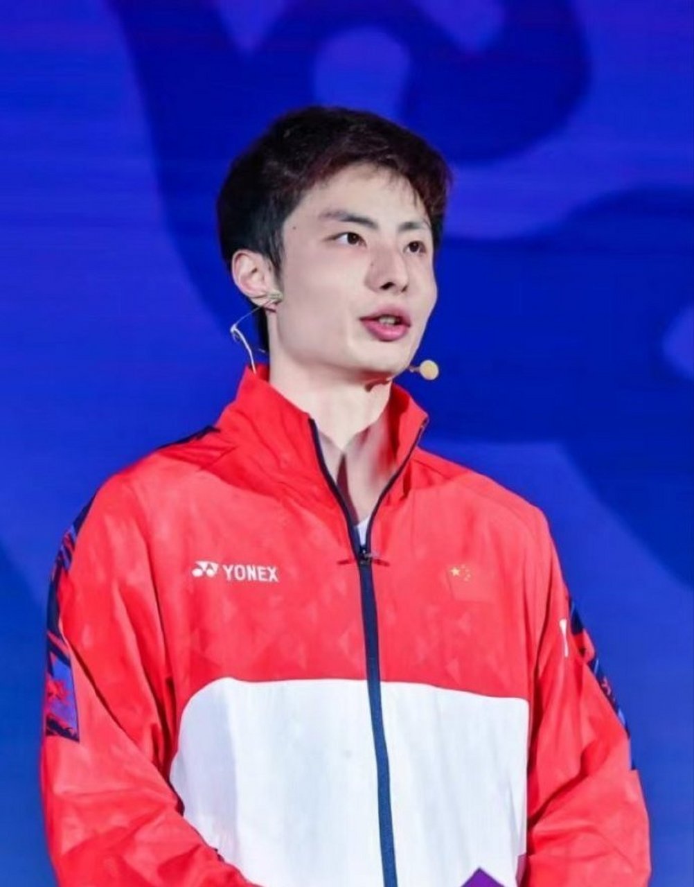 石宇奇贾一凡担任队长  中国羽毛球队 :经过中午动员会的选举,国羽汤