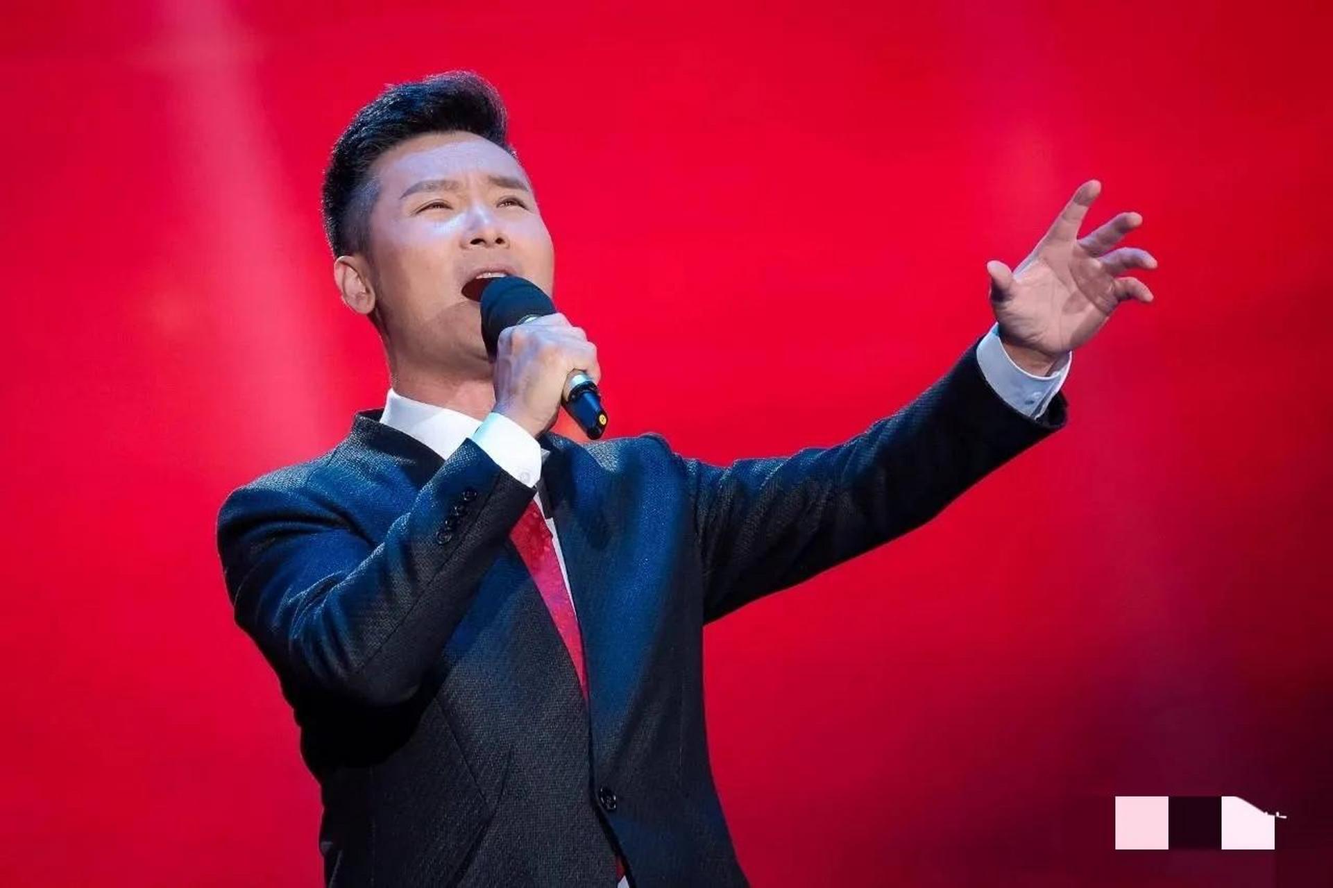 男高音歌唱家刘和刚是中国著名的歌唱家,他以出色的演唱和高超的技艺