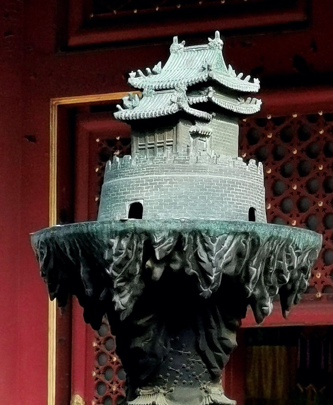 须弥山图片 "雍和宫"大殿前摆放有一座铜制的须弥山,(最早不是雍和宫