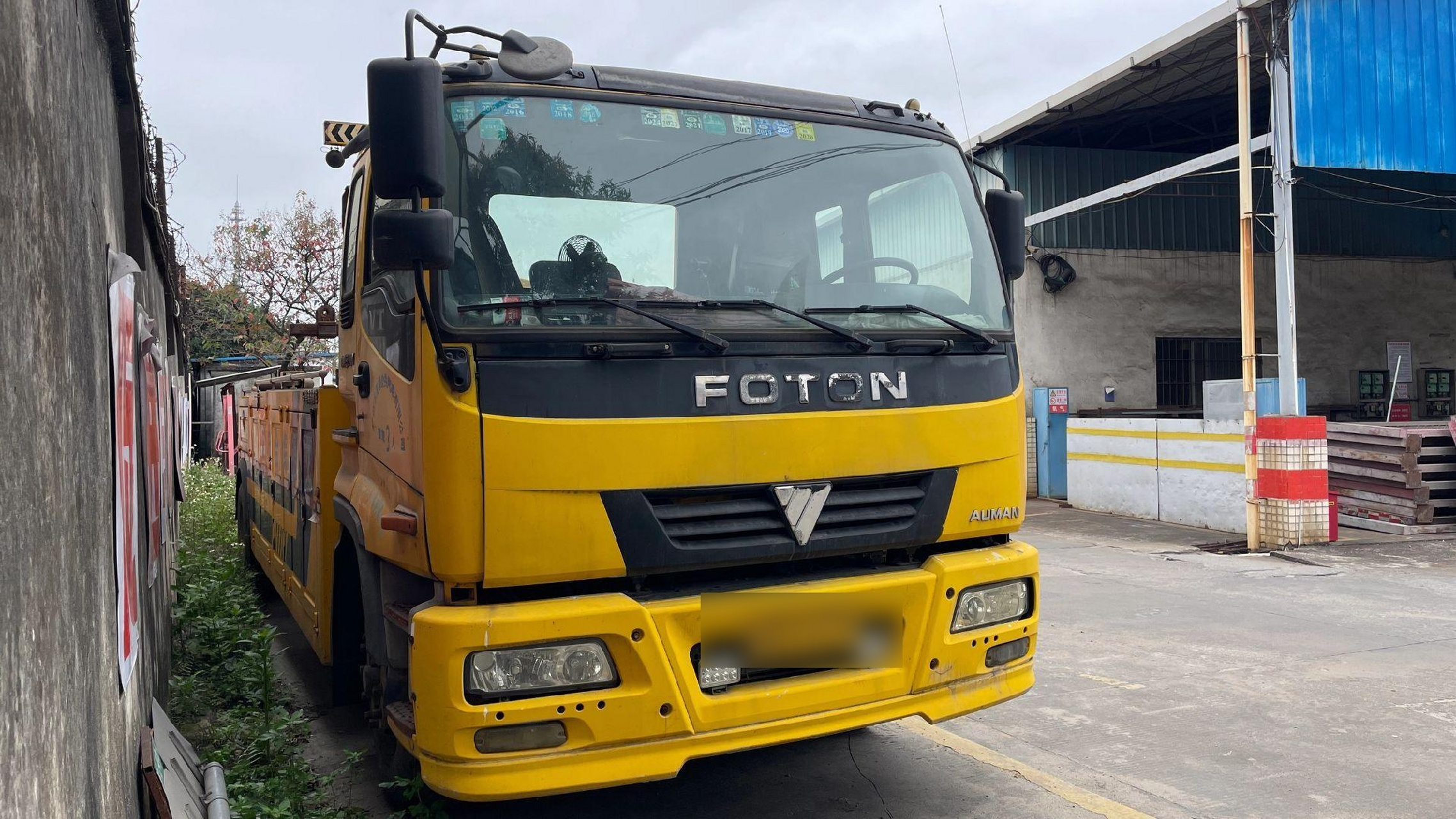 粤海牌清障车三节后托臂!两节吊臂配两条绞盘!带后腿托!