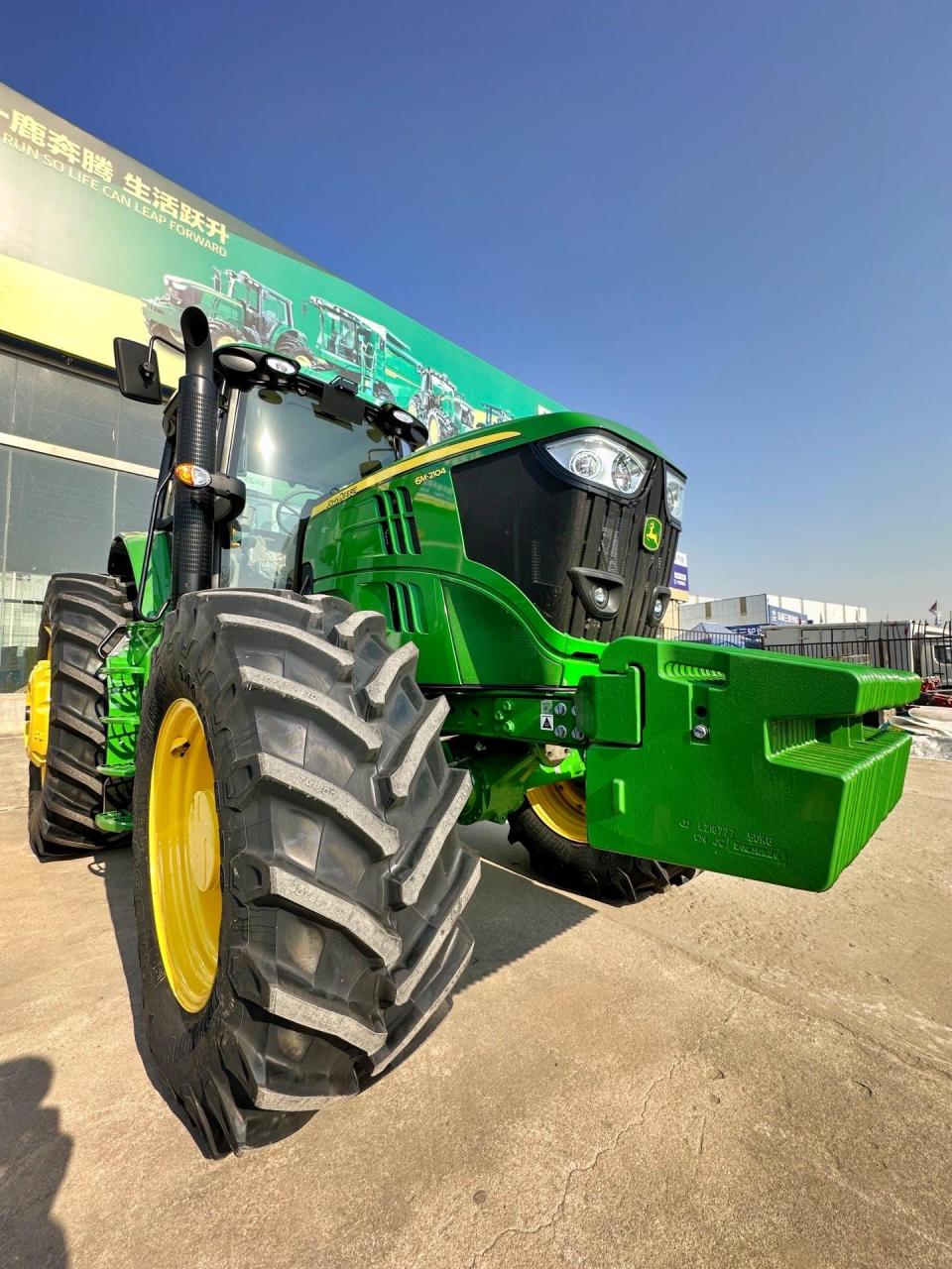 性价比最高的约翰迪尔大马力2104拖拉机.