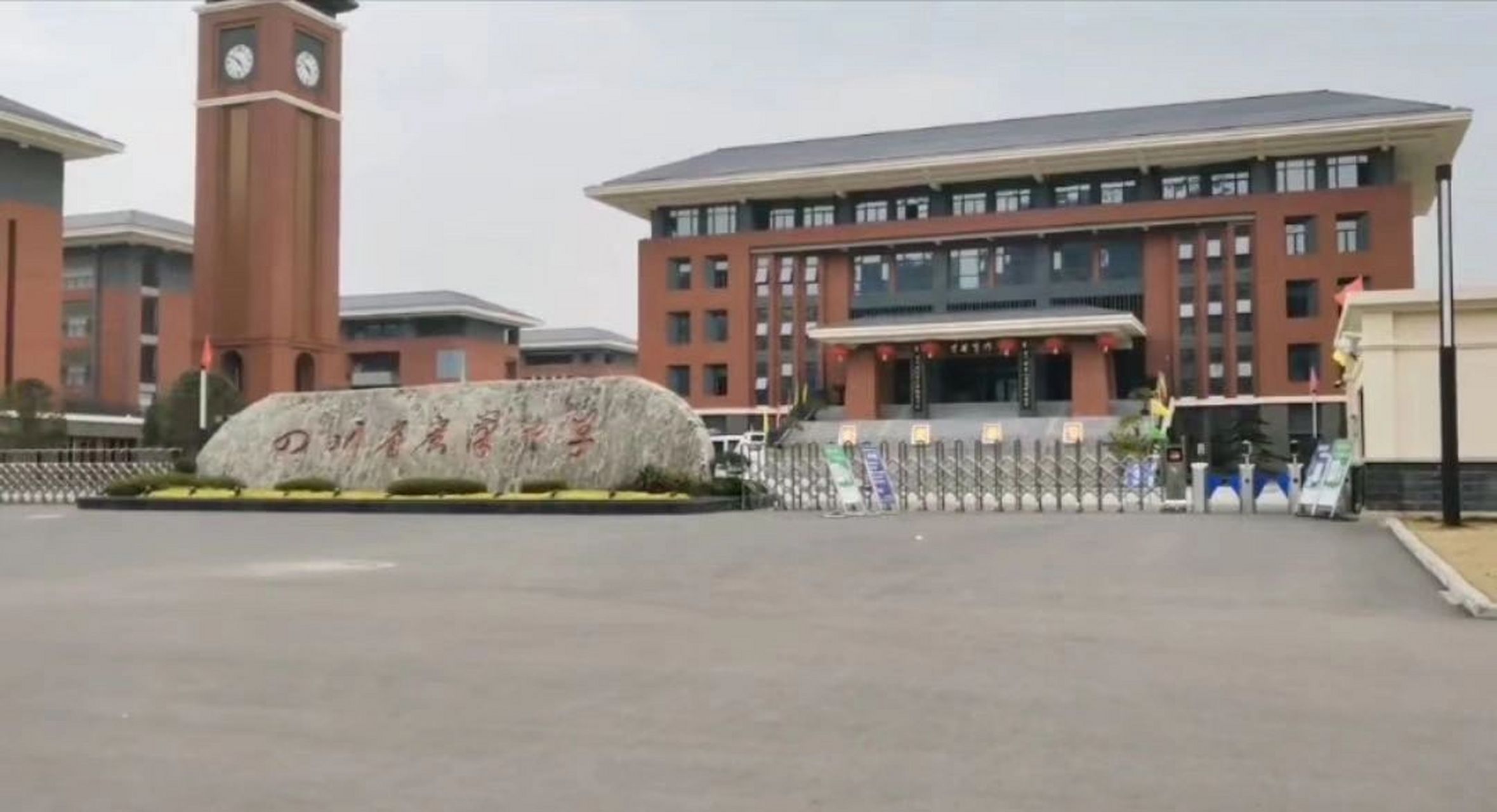 广汉中学 广汉中学去年收分560,有分数不够想读的联系我,名额有限