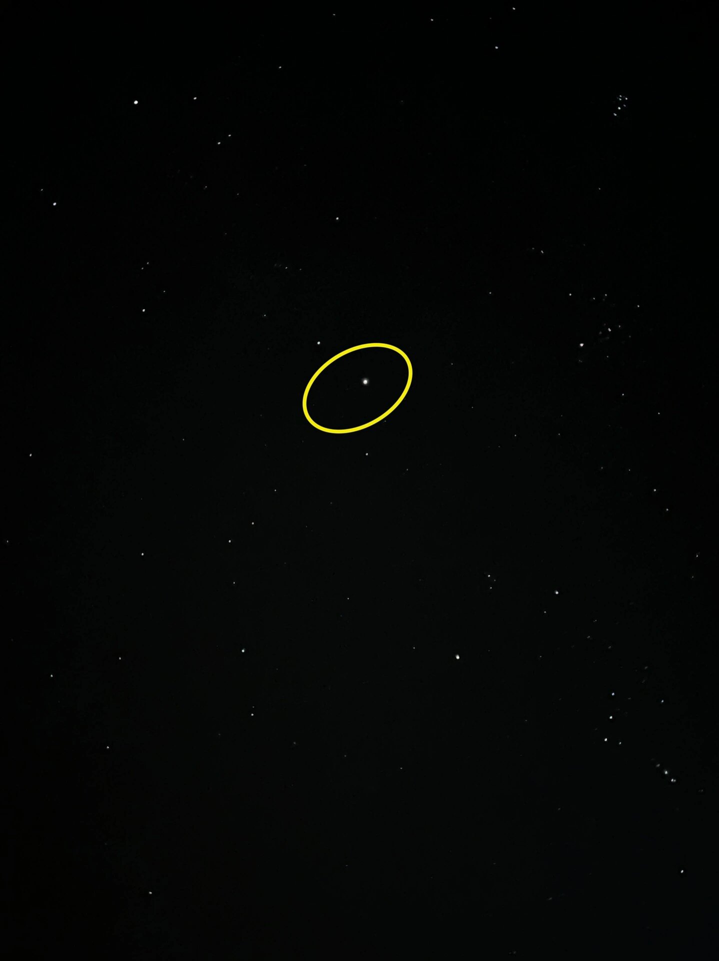 天空东南角金黄闪亮亮的一颗大星星