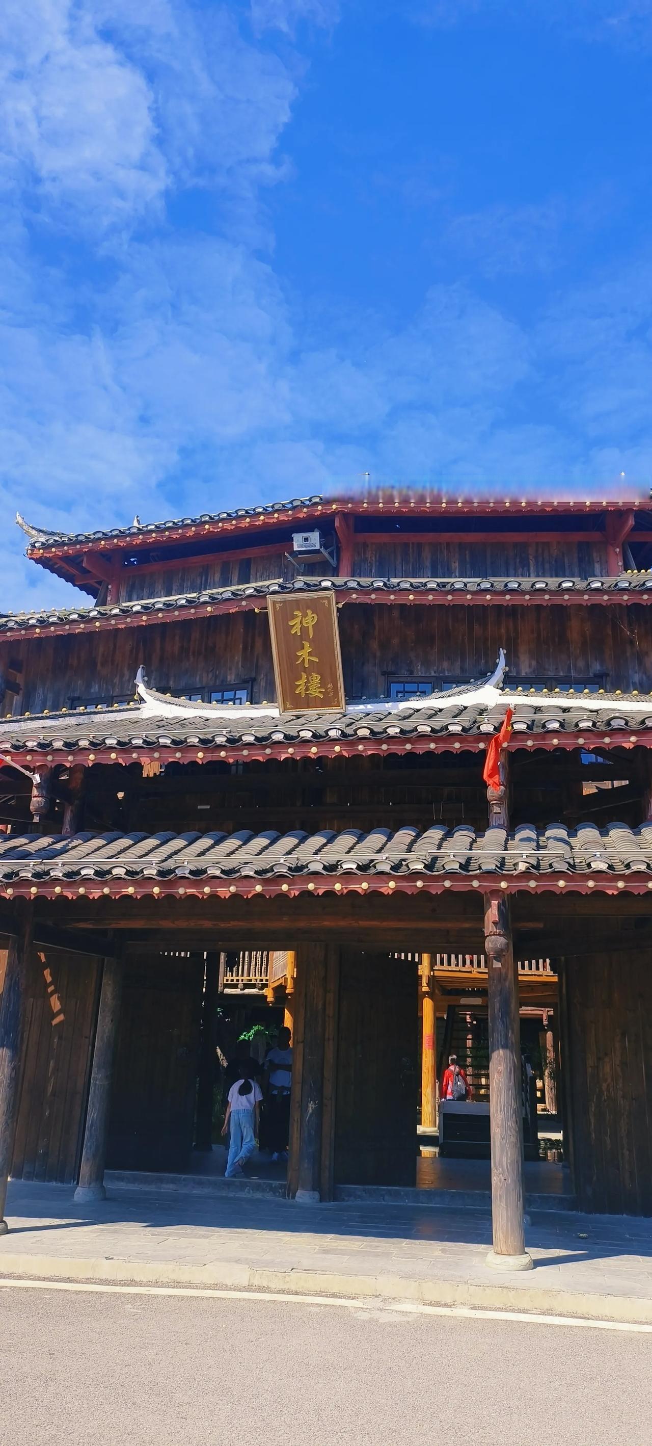 人生,一半是家常烟火气,一半是山川湖海