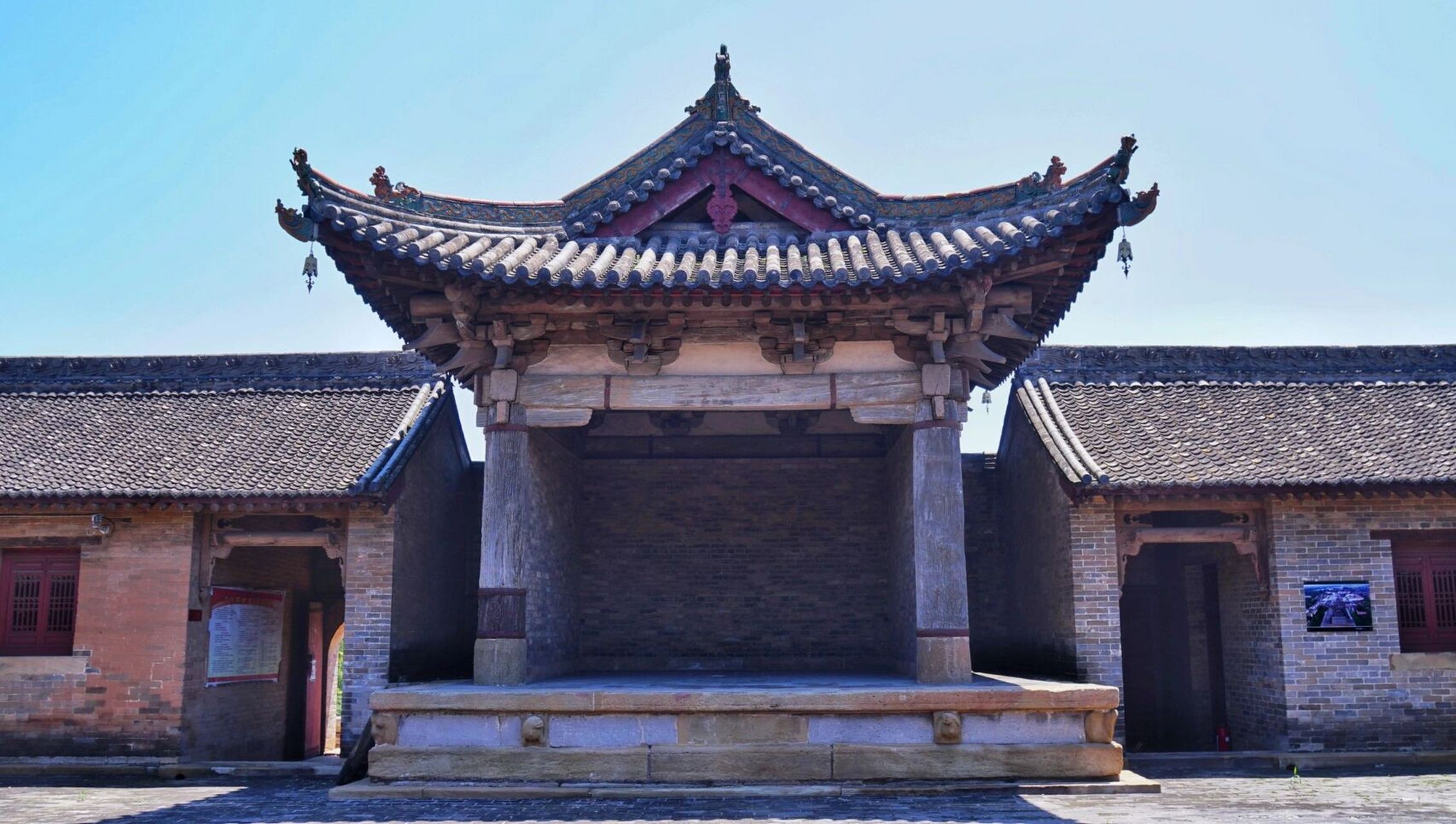 带你看一下中国现存最古老的戏台 位于山西高平市王