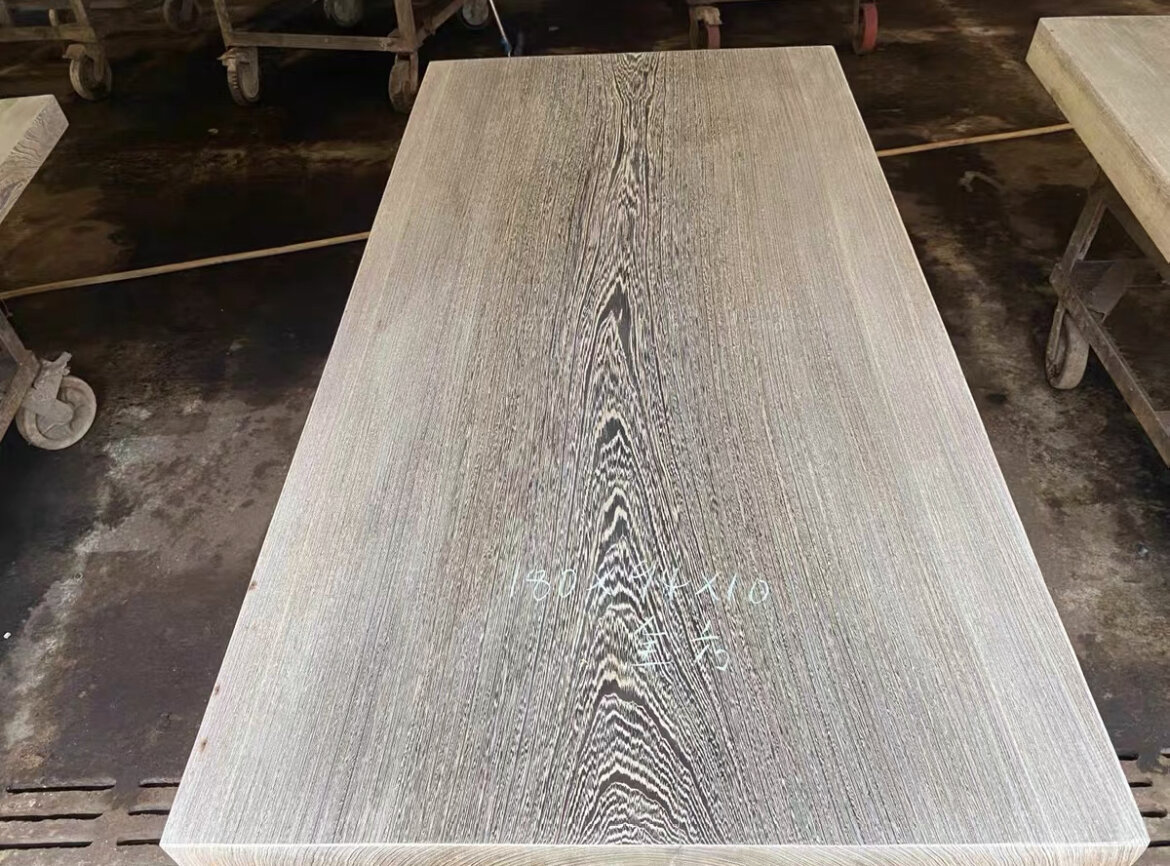 纯原木无上漆鸡翅木实木大板 鸡翅木,国标红木,木材心材的弦切面上,有