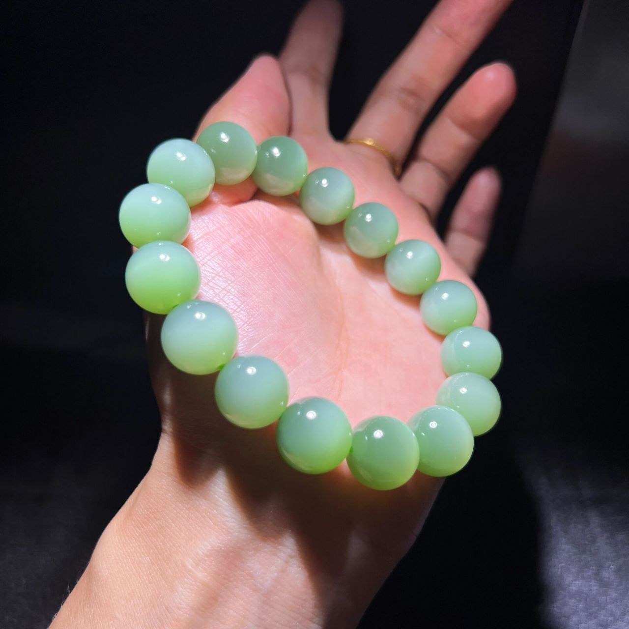 俄料碧玉粉青猫眼13mm 美到极致 据说"粉青玉"的这个名宇,是玩玉的人