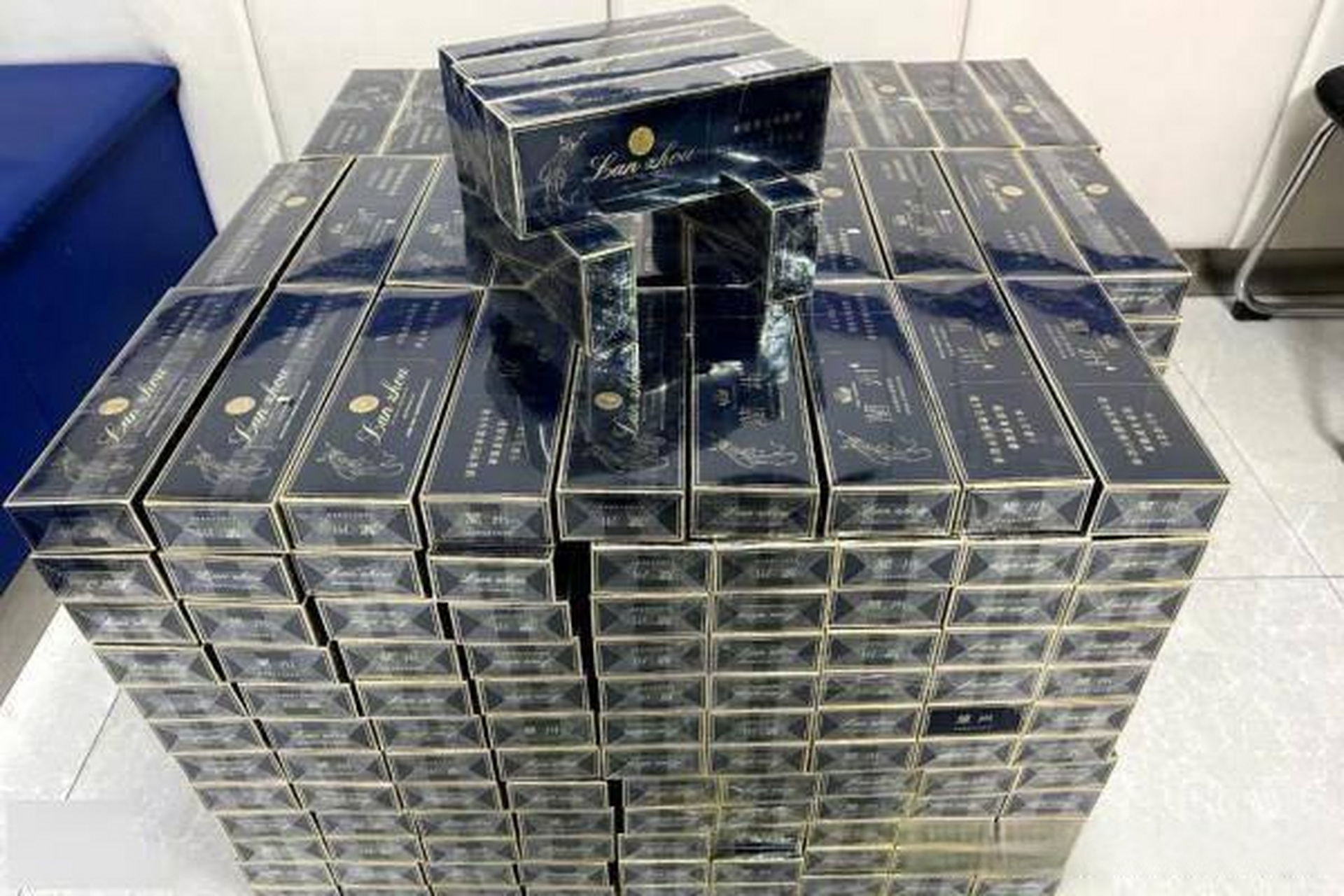 西宁警方破获一起非法售卖烟草案 k"什么?我卖的是真烟也违法?