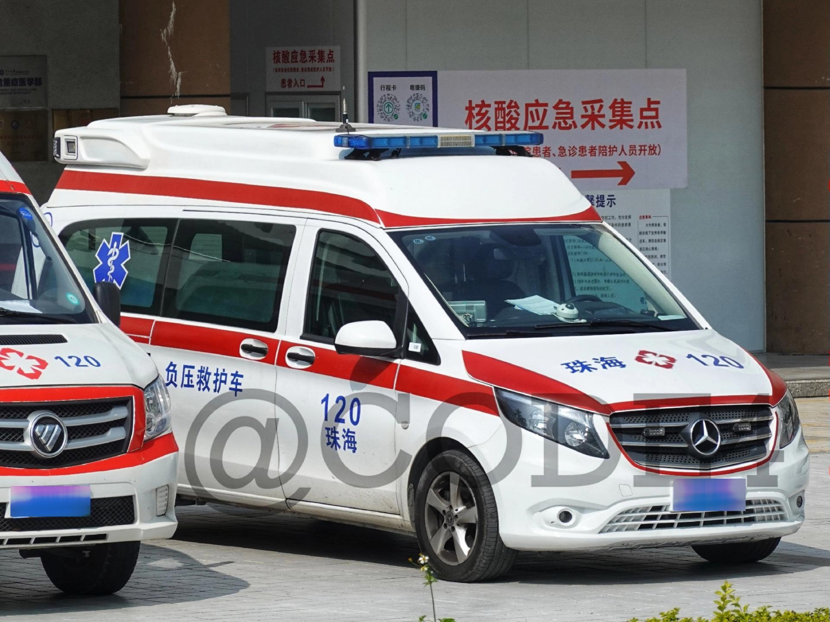 珠海急救中心乌尼莫克,依维柯全地形和威霆负压救护车!