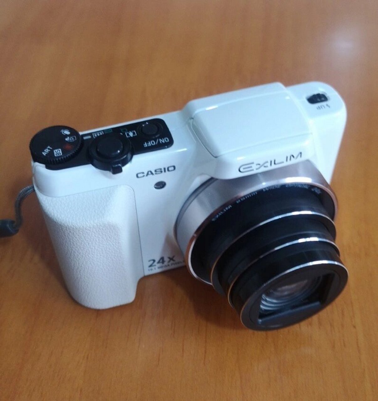 卡西欧h60长焦美颜相机.24倍光学变焦 有效像素1610万.