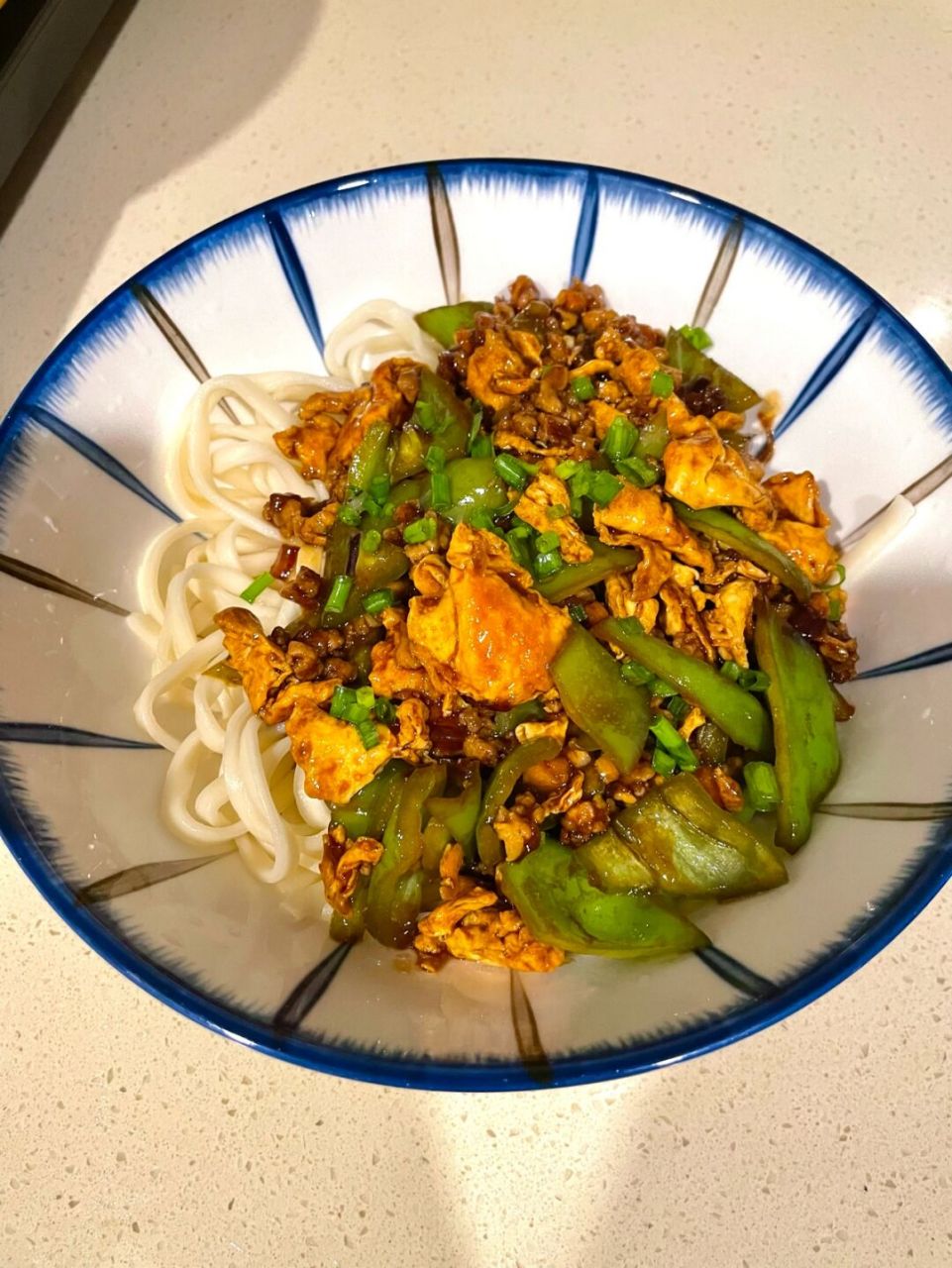 青椒鸡蛋肉沫拌面这个组合真的永远不会出错!太棒了!