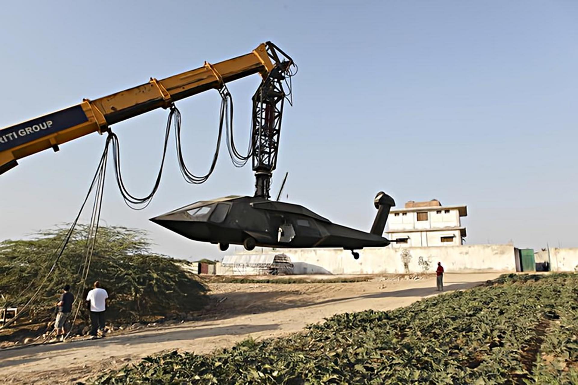 看到几张沉默鹰(本·拉登专供版黑鹰直升机)的概念图,画得挺不错,机身