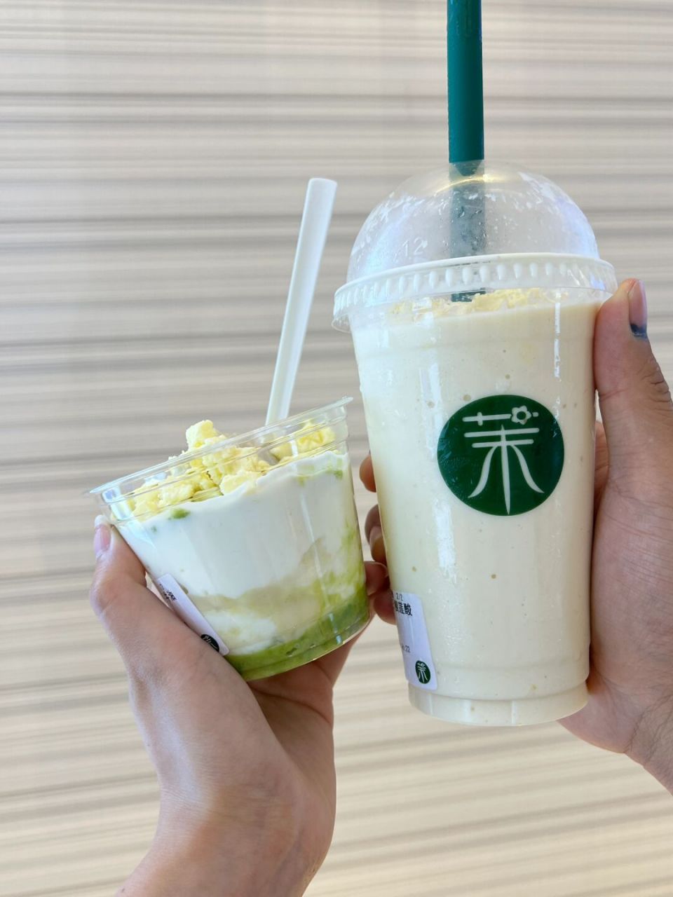 茉酸奶出的榴莲系列还不错 酸奶奶昔榴莲味巨浓 冷萃酸奶不太推荐