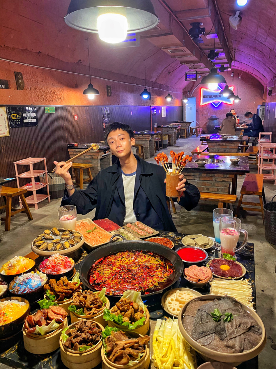 周末杜杜跟着朋友发现了一家很有特点的老火锅,居然开在枇杷山底下的