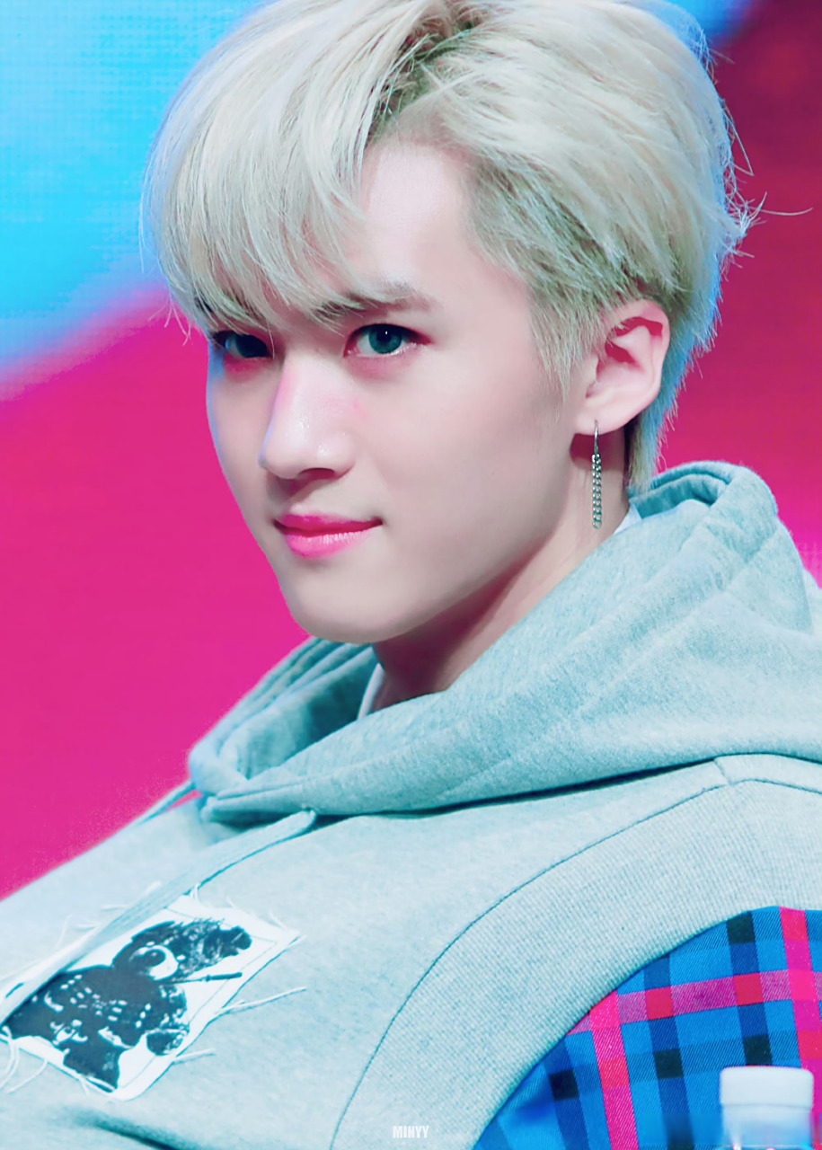 闫桉帅出了另一个次元 看青年π计划,闫桉也太帅了吧,怎么感觉跟其他