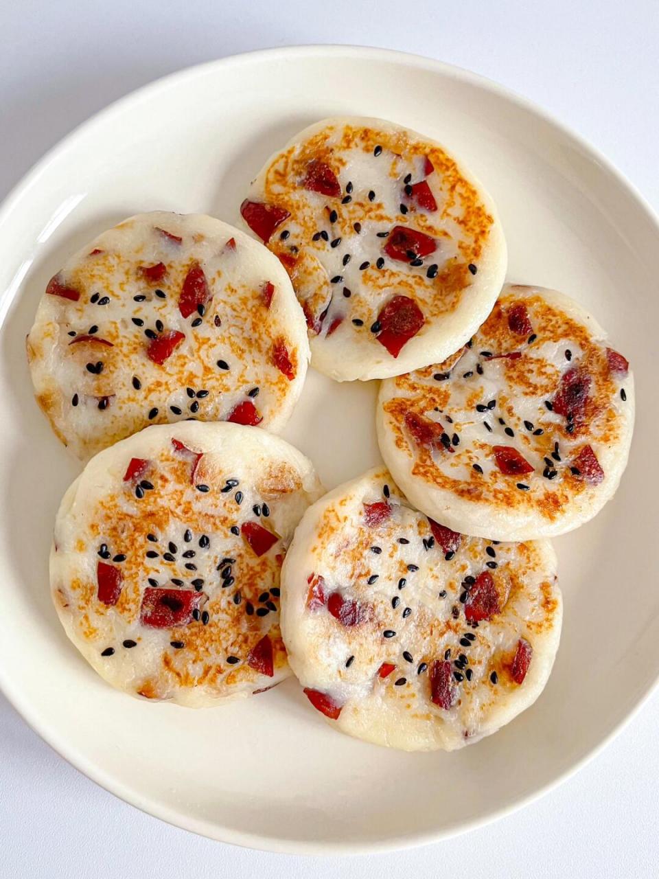 山药红枣饼 今天早餐给圆圆做了山药红枣饼,山药健脾养胃,搭配上香甜